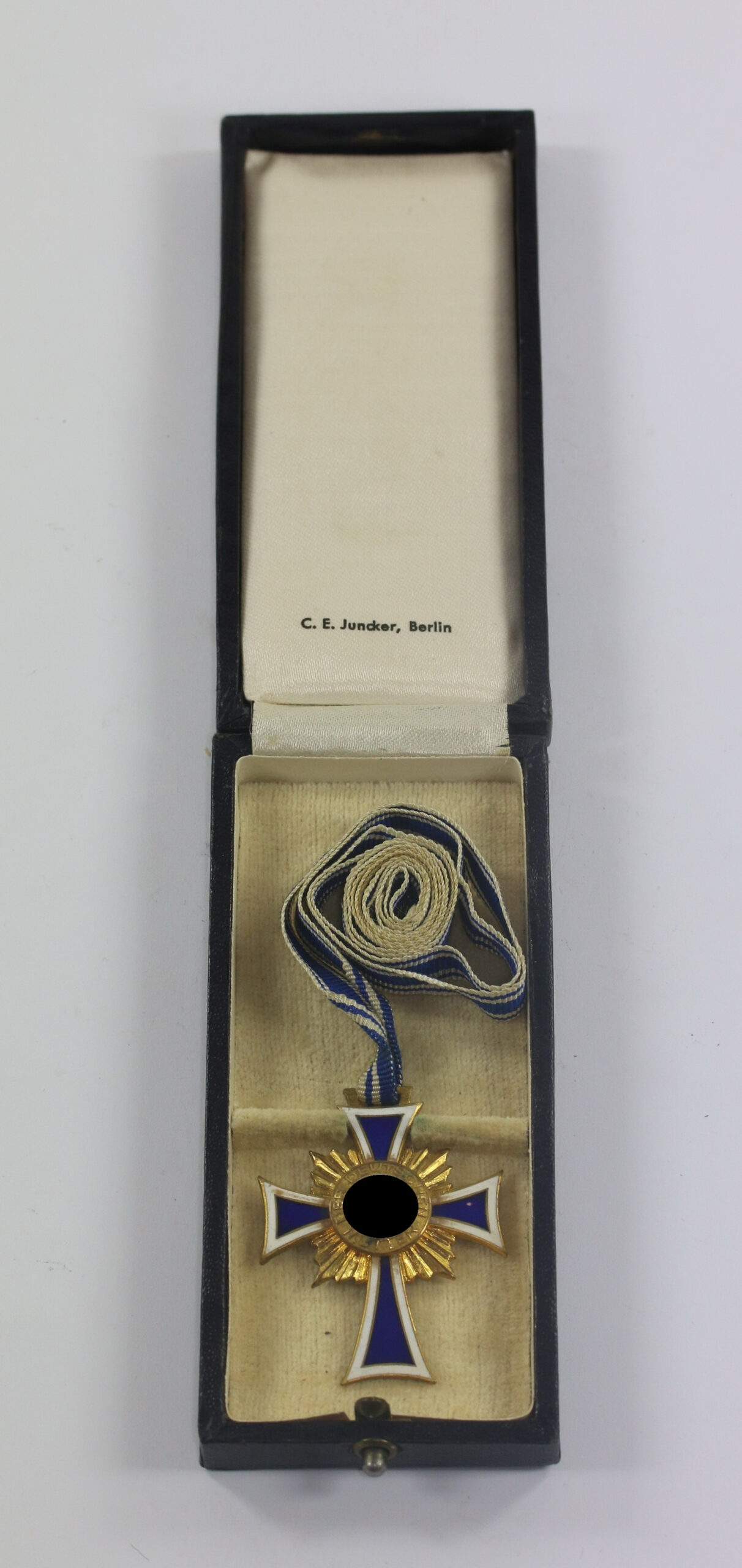 mutterkreuz_in_gold_im_etui_c Mutterkreuz in Gold, im Etui, C.E Juncker Berlin – Bild 1