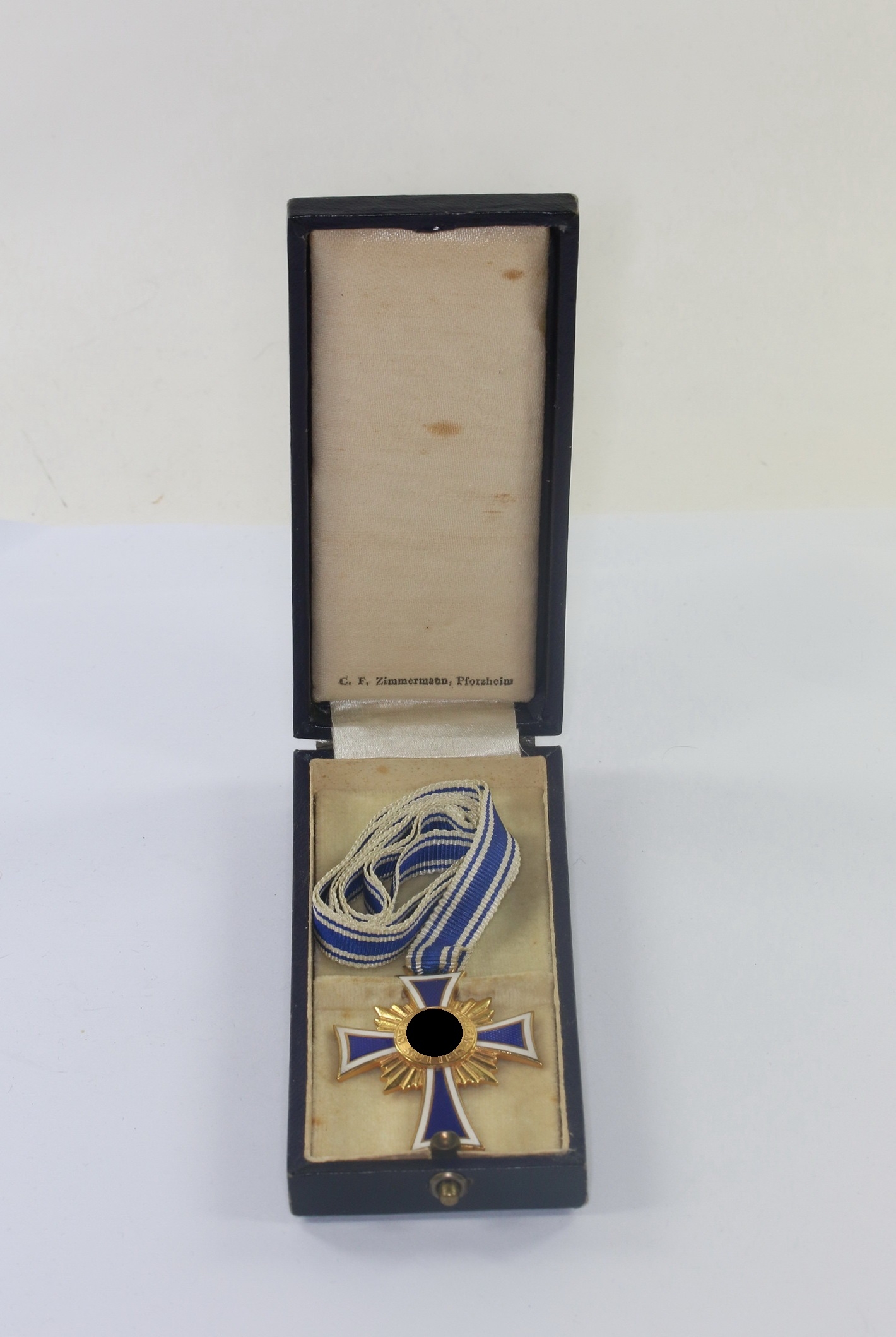 Mutterkreuz in Gold, im Etui C.F. Zimmermann, Pforzheim – Bild 1