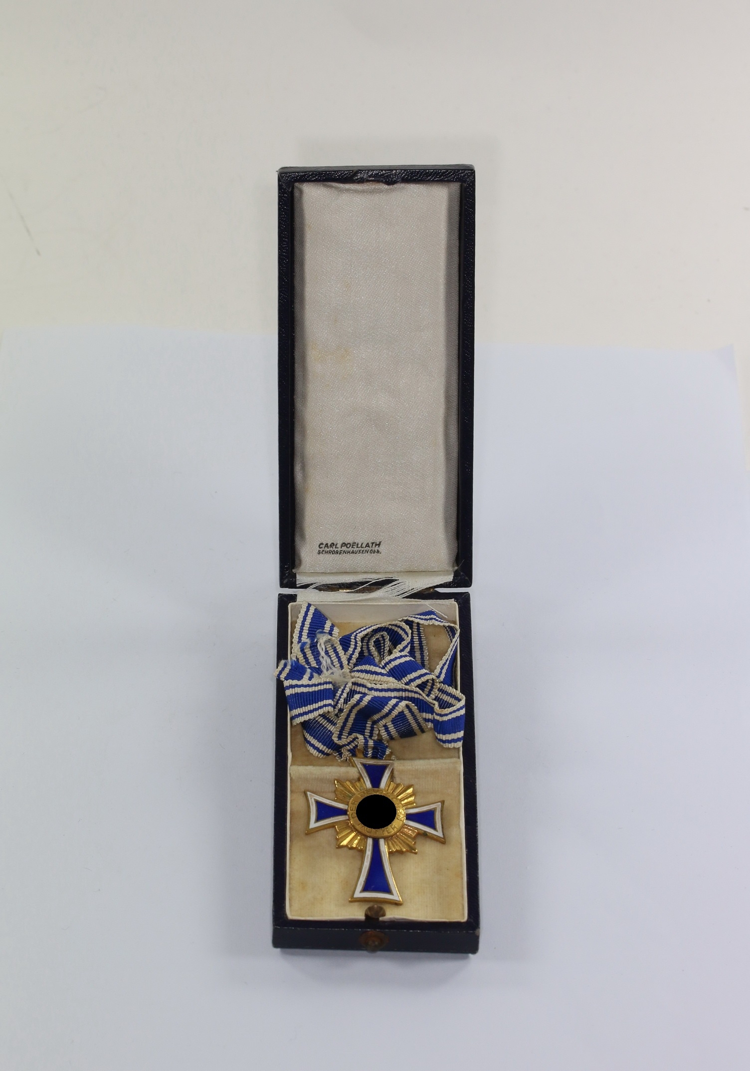 mutterkreuz_in_gold_im_etui_carl_poellath_militariaberlin_1__1 Mutterkreuz in Gold, im Etui, Carl Poellath – Bild 1
