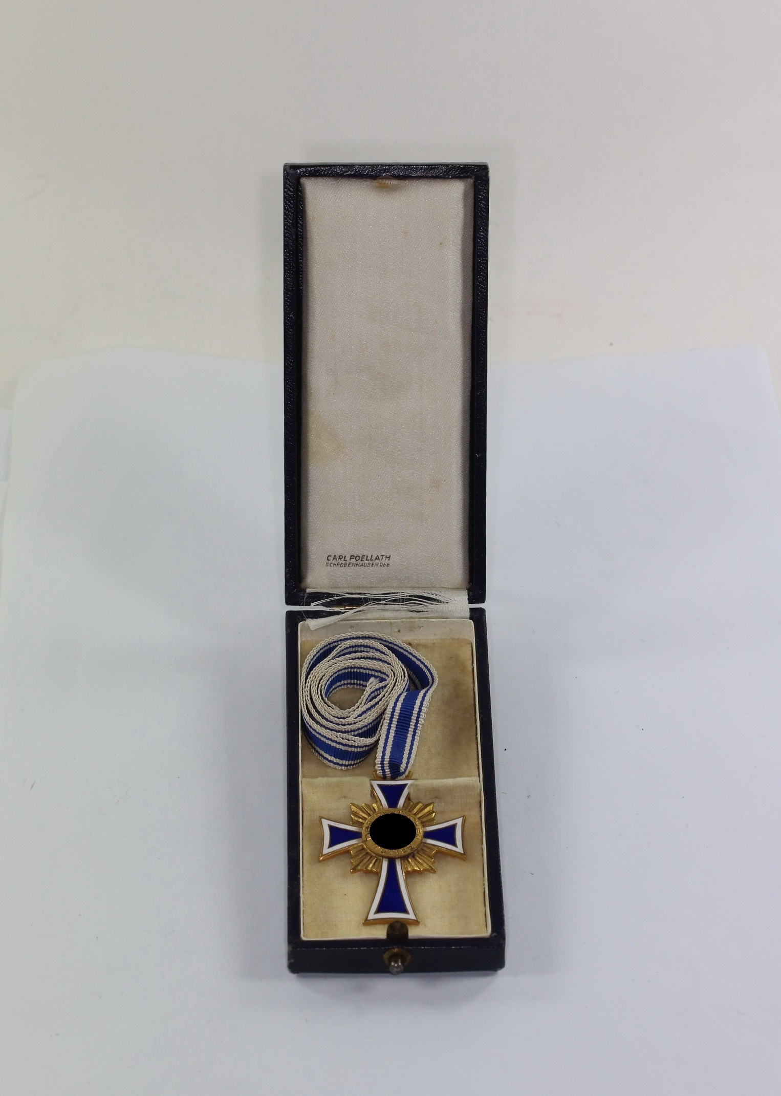 mutterkreuz_in_gold_im_etui_carl_poellath_schrobenhausenobb_1__1 Mutterkreuz in Gold, im Etui, Carl Poellath Schrobenhausen/Obb – Bild 1