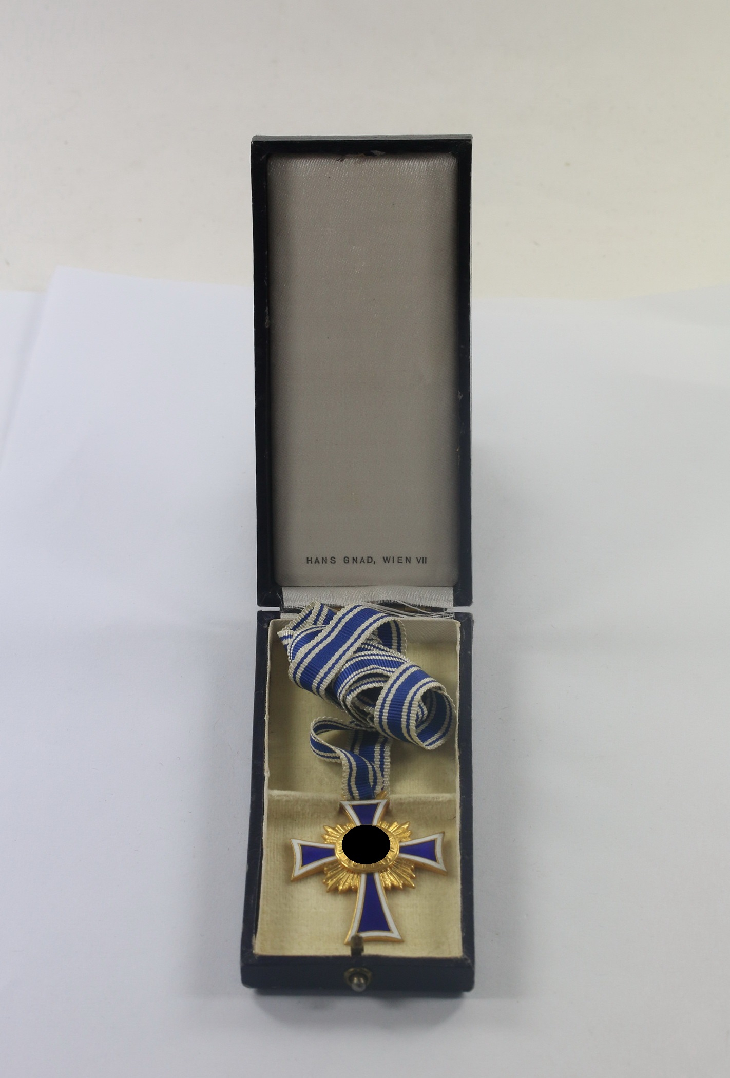  Mutterkreuz in Gold, im Etui, Hans Gnad, Wien VII – Bild 1