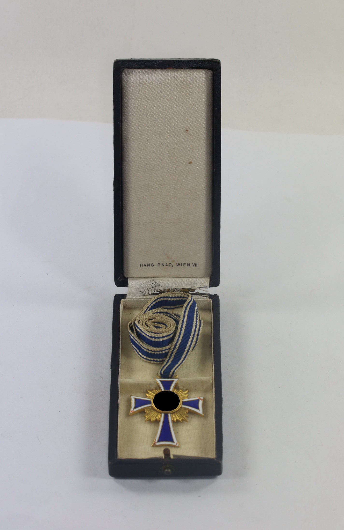  Mutterkreuz in Gold, im Etui, Hans Gnad, Wien VII – Bild 1