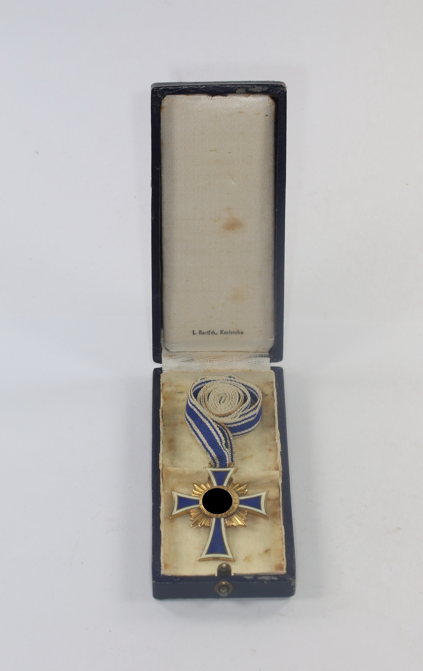 mutterkreuz_in_gold_im_etui_l Mutterkreuz in Gold, im Etui, L. Bertfach, Karlsruhe – Bild 1