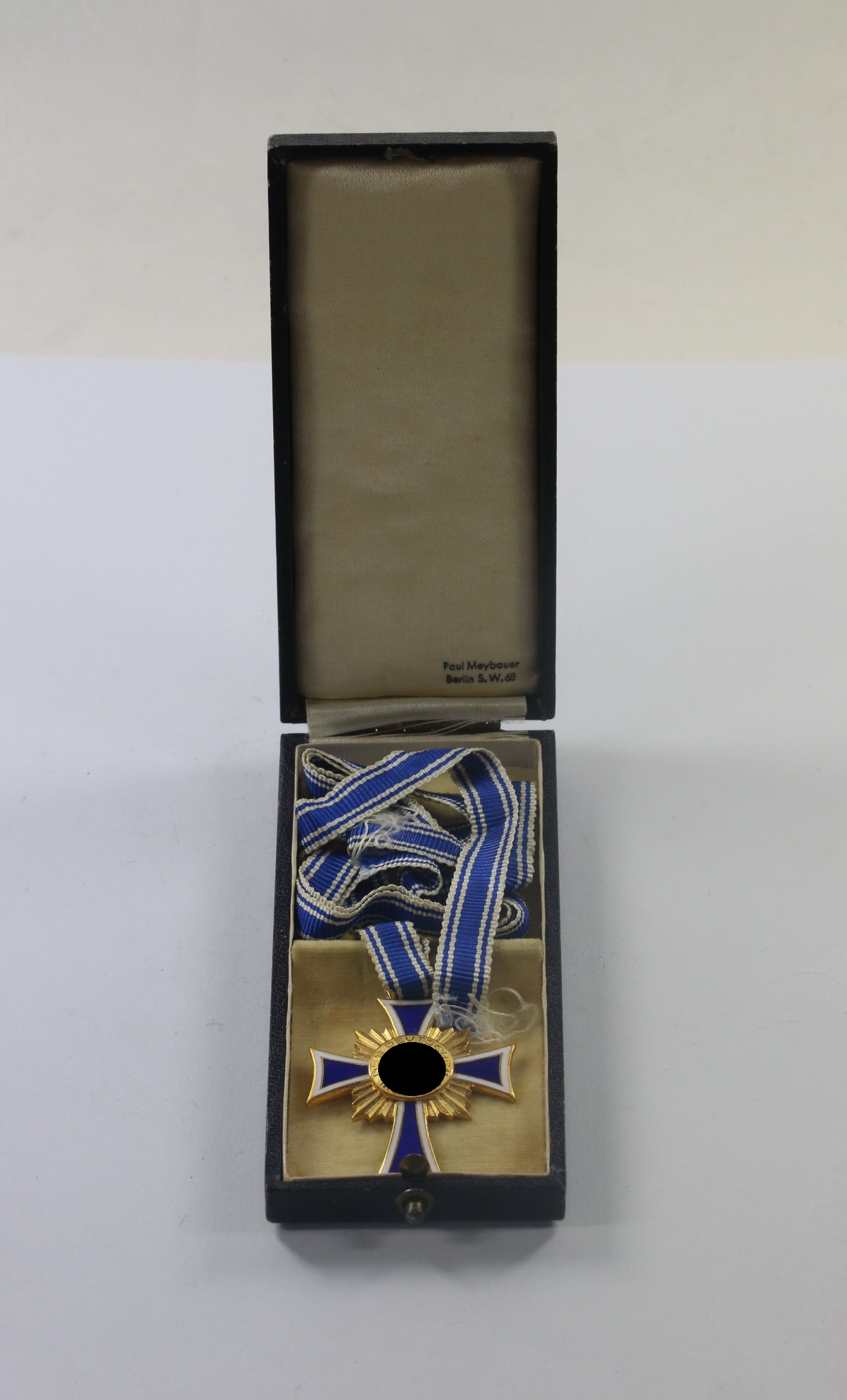 mutterkreuz_in_gold_im_etui_paul_meybauer_berlin_s Mutterkreuz in Gold, im Etui, Paul Meybauer Berlin S.W.68 – Bild 1