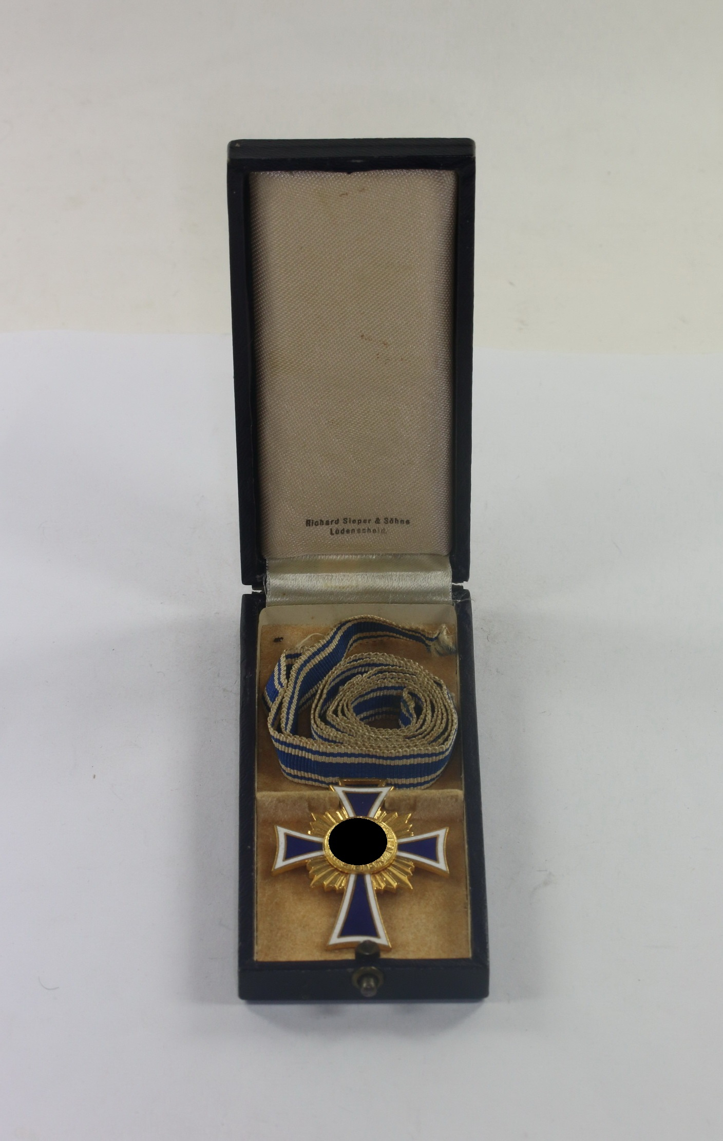 Mutterkreuz in Gold, im Etui Riechard Sieper & Söhne Lüdenscheid – Bild 1
