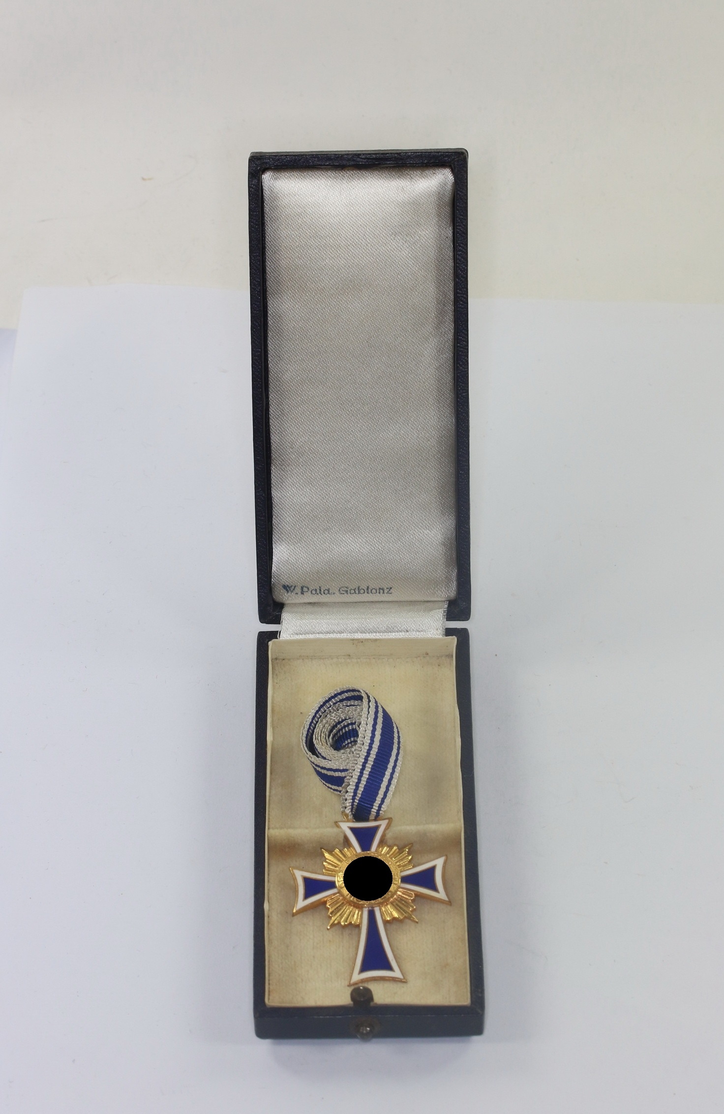  Mutterkreuz in Gold, im Etui, W. Pala, Gablonz – Bild 1