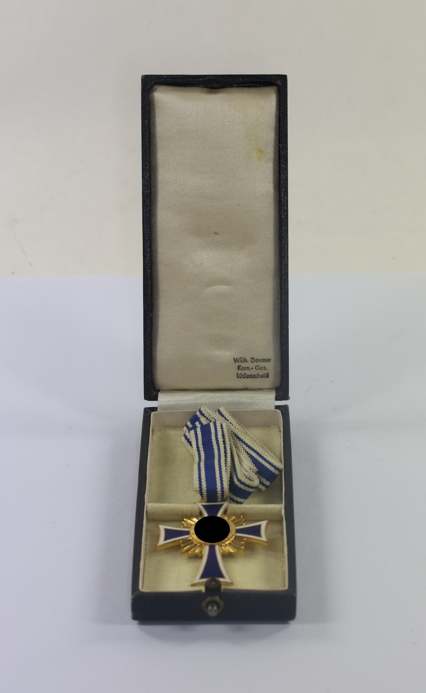 mutterkreuz_in_gold_im_etui_wilh Mutterkreuz in Gold, im Etui Wilh. Deumer Kom.Ges. Lüdenschei – Bild 1