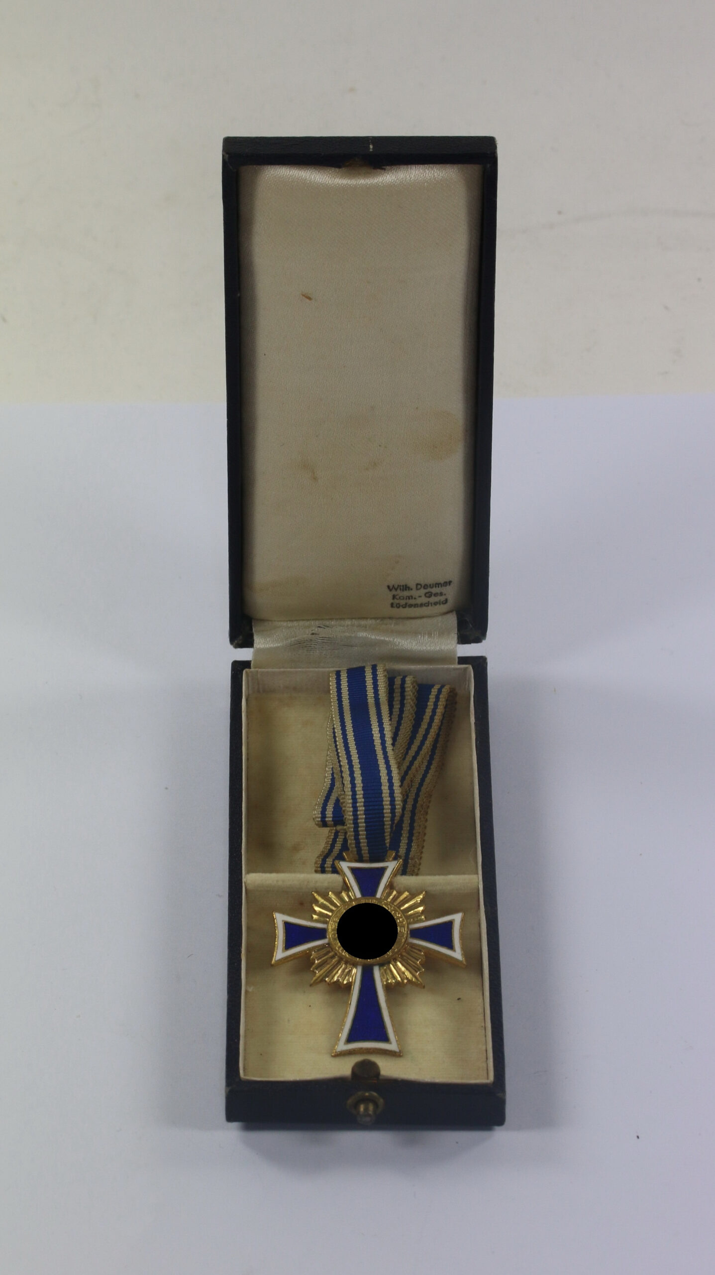 Mutterkreuz in Gold, im Etui Wilh. Deumer Kom.-Ges. Lüdenscheid – Bild 1