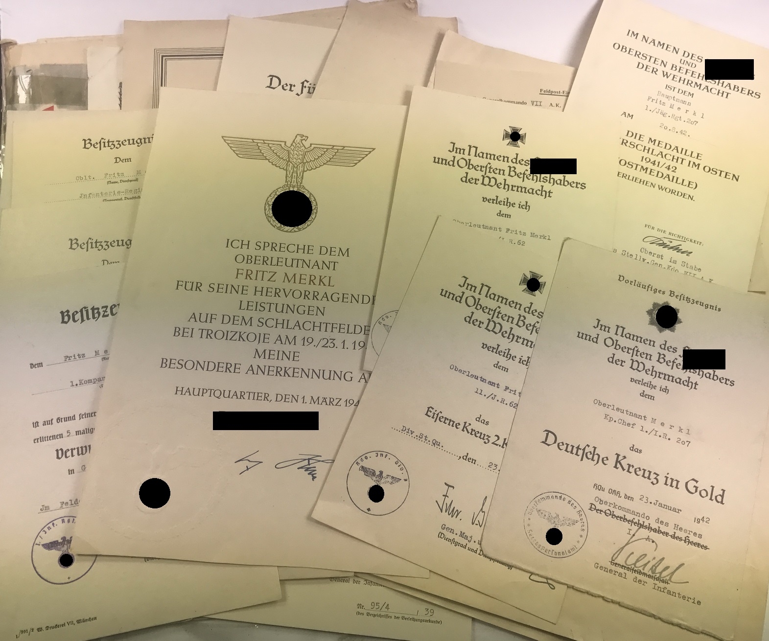 Nachlass des Trägers des Deutschen Kreuzes in Gold und der Anerkennungsurkunde Fritz Merkl – Bild 1