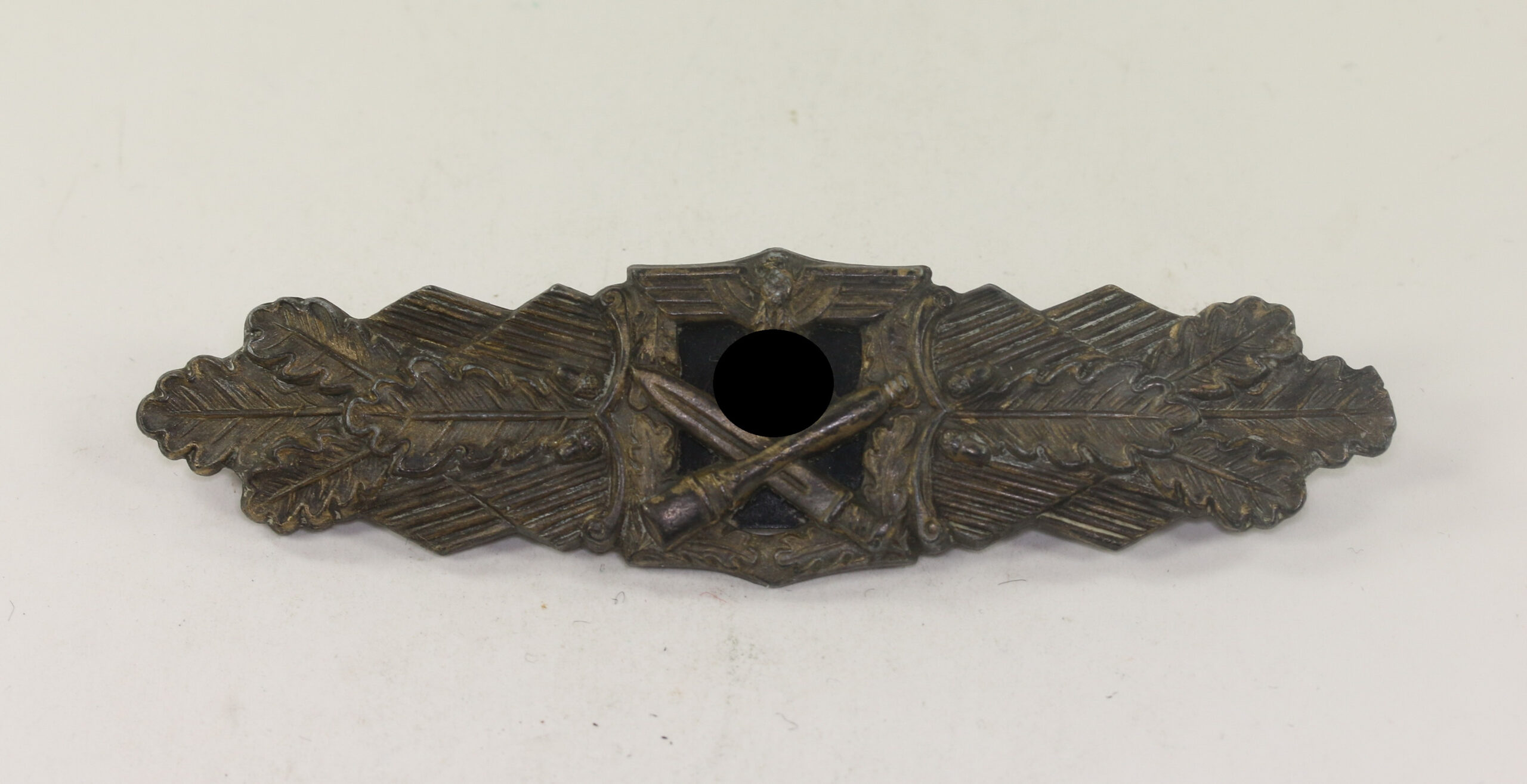 nahkampfspange_in_bronze_hst Nahkampfspange in Bronze, Hst. R.S. (Rudolf Souval, Wien) – Bild 1