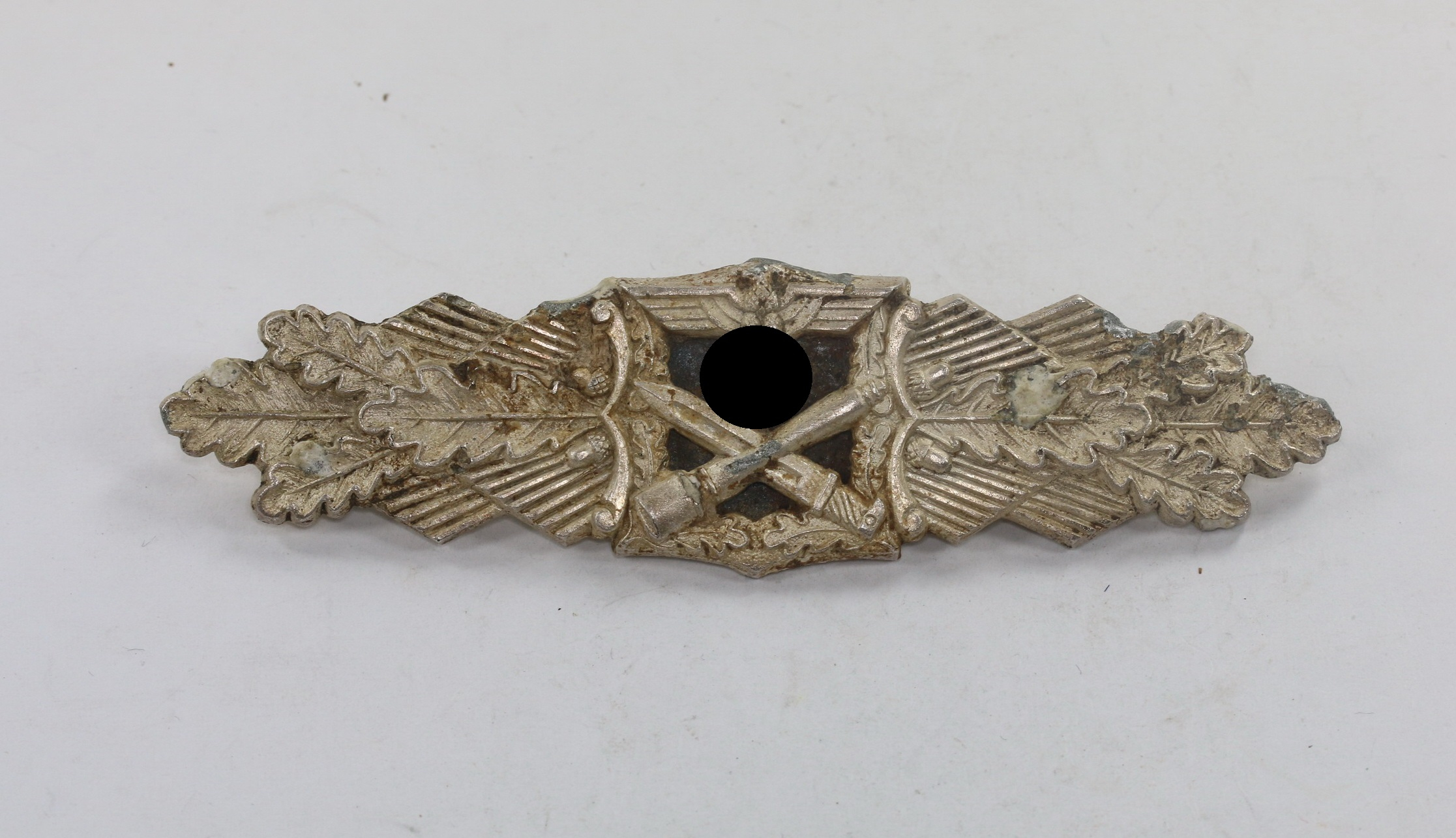 Nahkampfspange in Silber, Hst. A.G.M.u.K. Gablonz (Arbeitsgemeinschaft Metalle und Kunststoffe) – Bild 1