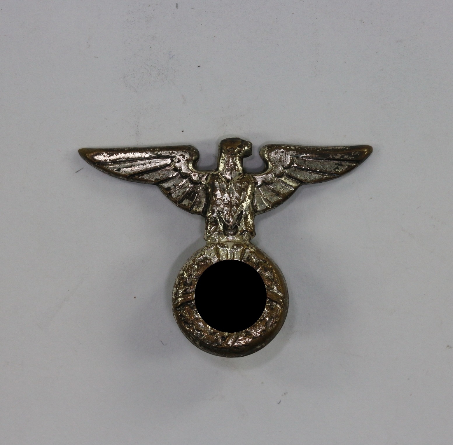 Nationalsozialistische Deutsche Arbeiterpartei (NSDAP), Mützenadler für Politische Leiter – Bild 1