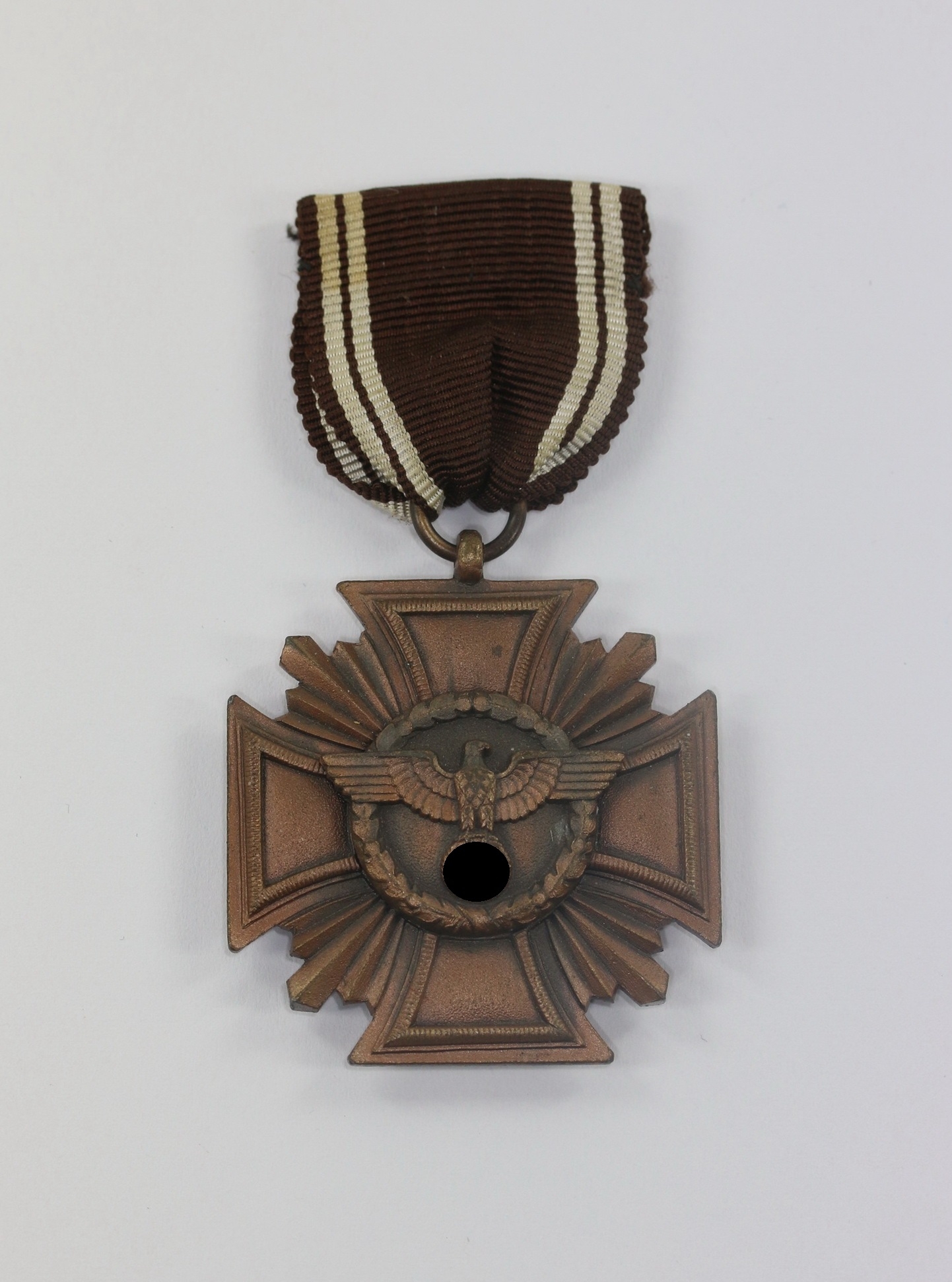 nsdap_dienstauszeichnung_in_bronze_10_jahre_massiv_1__1_2 NSDAP Dienstauszeichnung in Bronze (10 Jahre), massiv – Bild 1