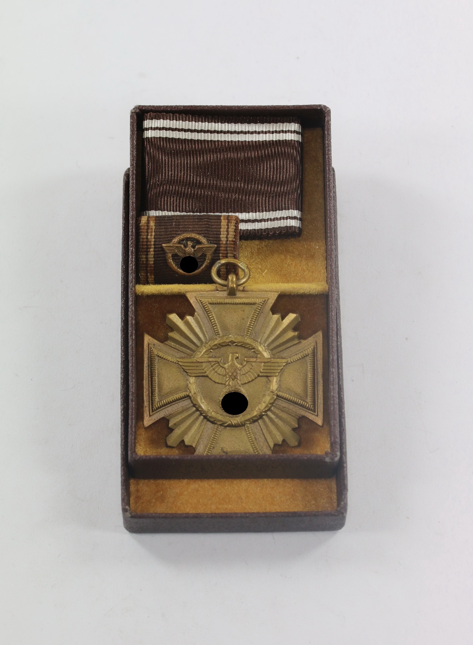 nsdap_dienstauszeichnung_in_bronze_hst NSDAP Dienstauszeichnung in Bronze, Hst. 15, Cupal (!), flach, im Etui, mit Feldspange – Bild 1