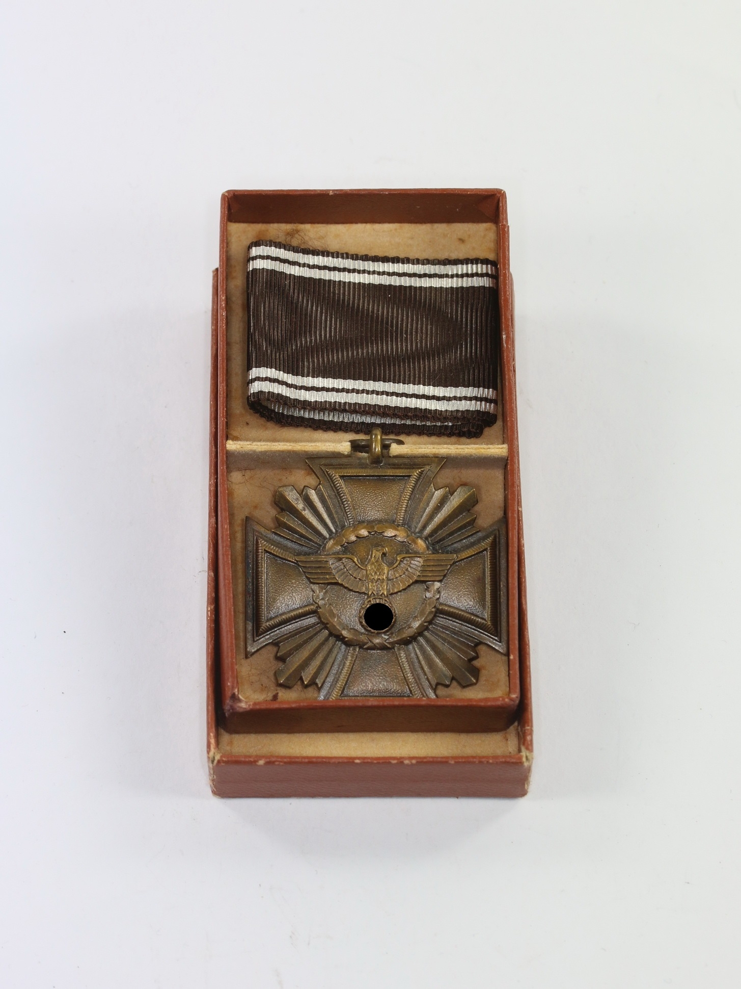 nsdap_dienstauszeichnung_in_bronze_hst NSDAP Dienstauszeichnung in Bronze, Hst. 8, Cupal, im Etui - Für Treue für Führer und Volk – Bild 1