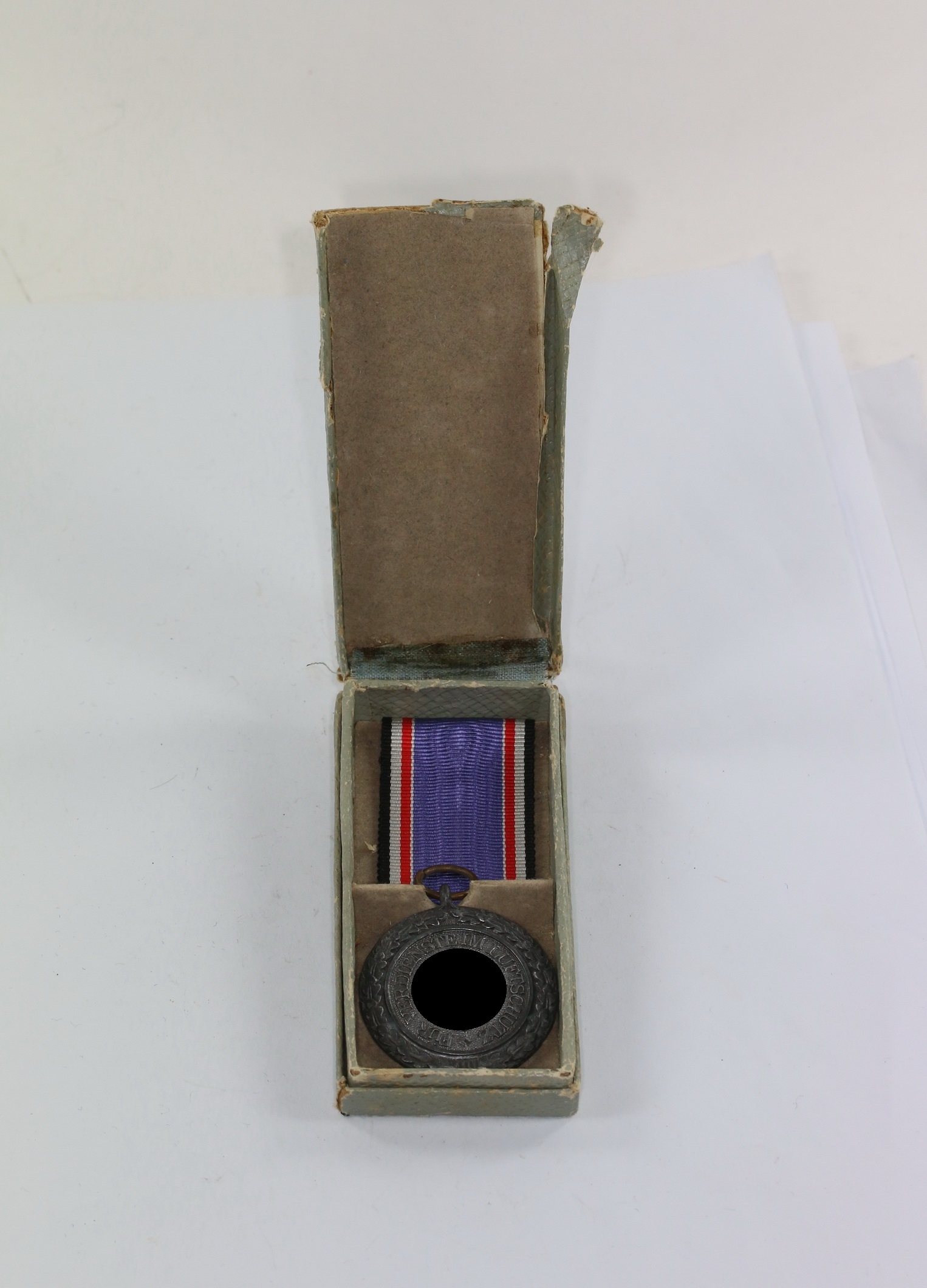 Luftschutzehrenzeichen 2. Stufe (schwer), Für Verdienste im Luftschutz, im Etui – Bild 1