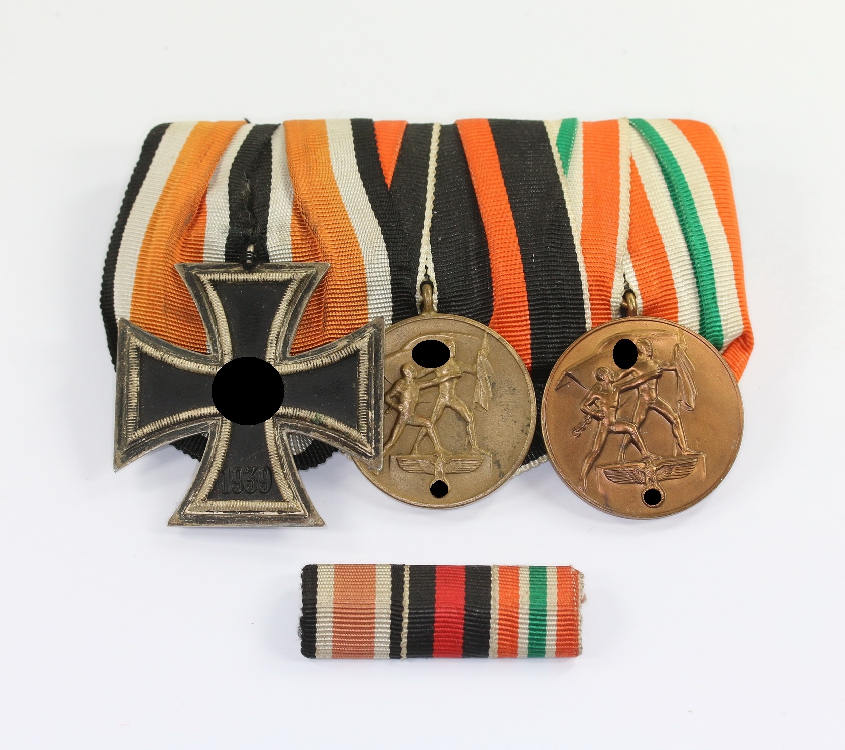 ordenschnalle_4x_memelland_mit_feldspange_1__1 Ordenschnalle 3X (Memelland), mit Feldspange – Bild 1