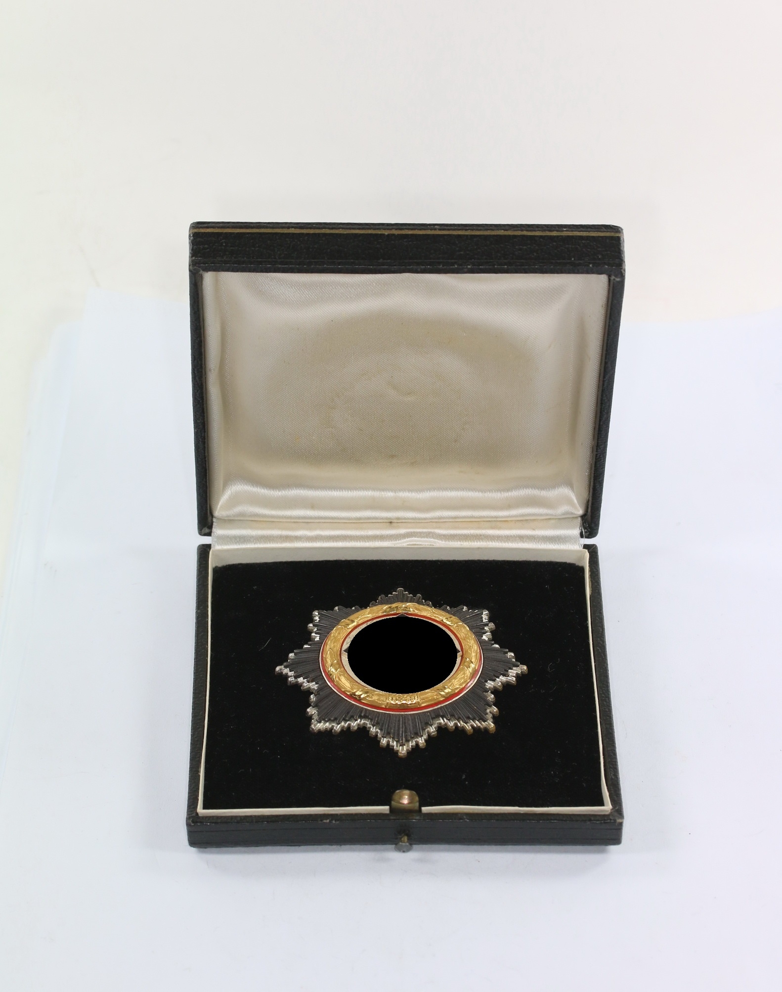 Deutsches Kreuz in Gold, Hst. 20 (schwer), im frühen Etui – Bild 1