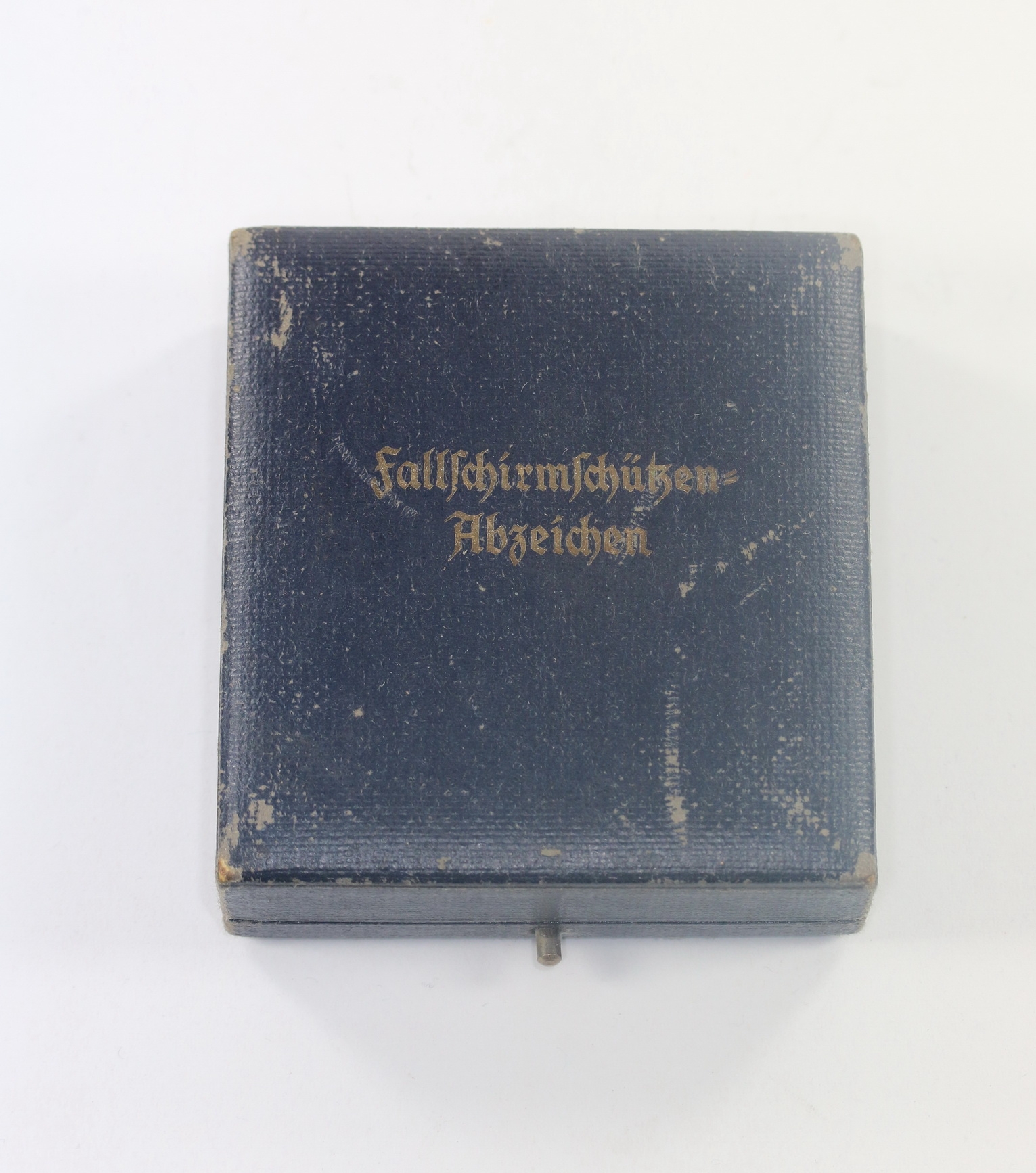 original_etui_f_r_ein_fallschirmsch_tzenabzeichen_der_luftwaffe_1_ Etui für ein Fallschirmschützenabzeichen der Luftwaffe – Bild 1