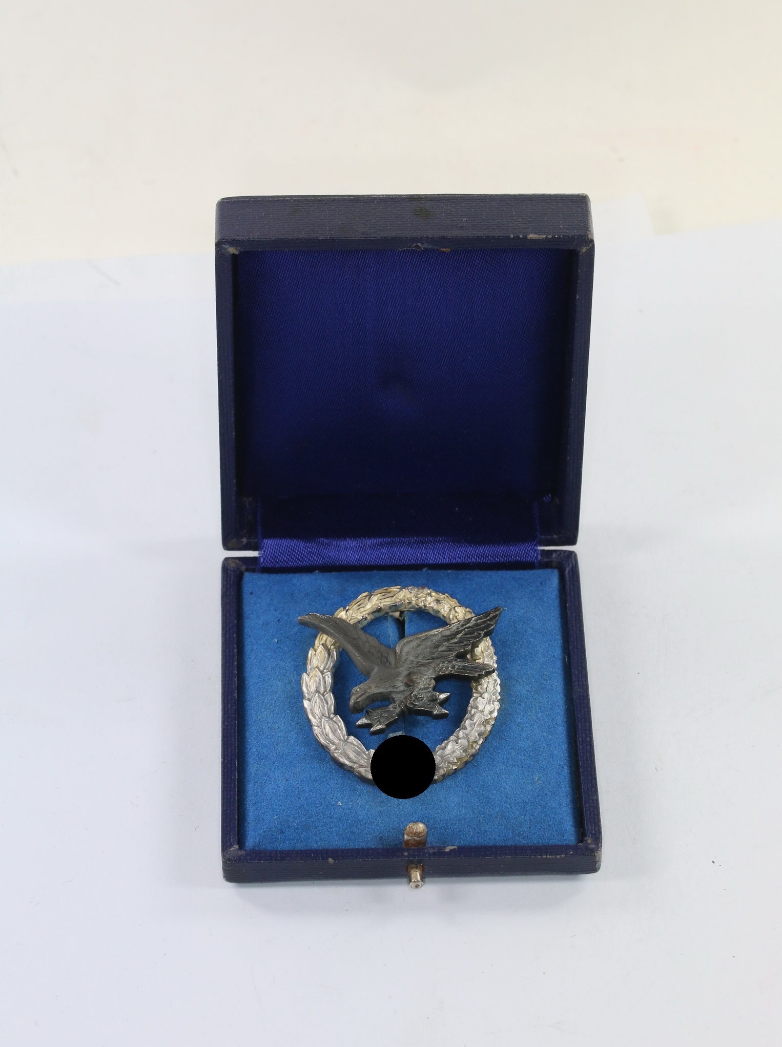 original_fliegersch_tzenabzeichen_der_luftwaffe_mit_blitzb_ndel_hst Fliegerschützenabzeichen der Luftwaffe mit Blitzbündel, Hst. W. Deumer Lüdenscheid, im Etui – Bild 1