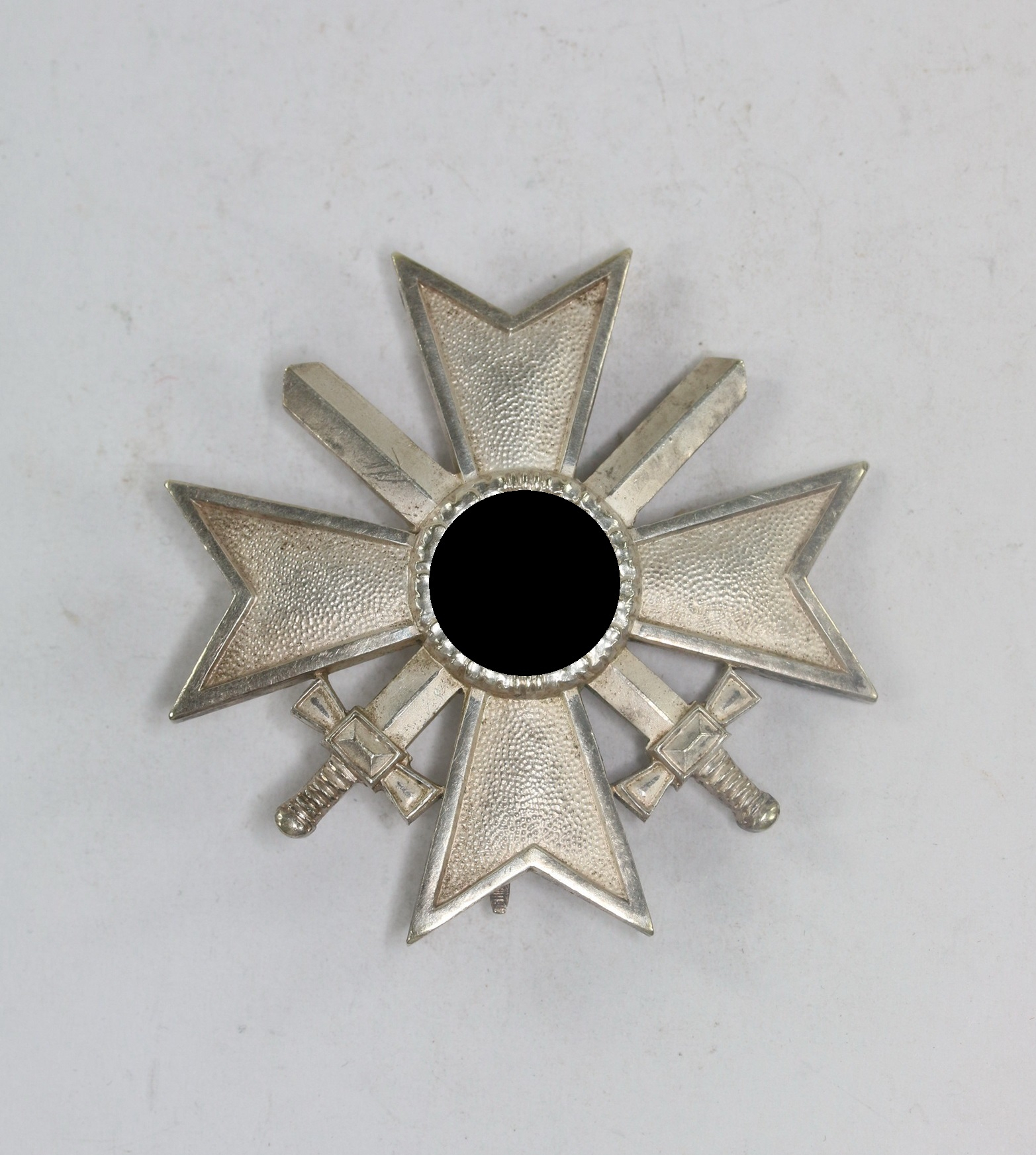 Kriegsverdienstkreuz 1. Klasse mit Schwertern, Hst. 15 (Friedrich Orth, Wien) – Bild 1