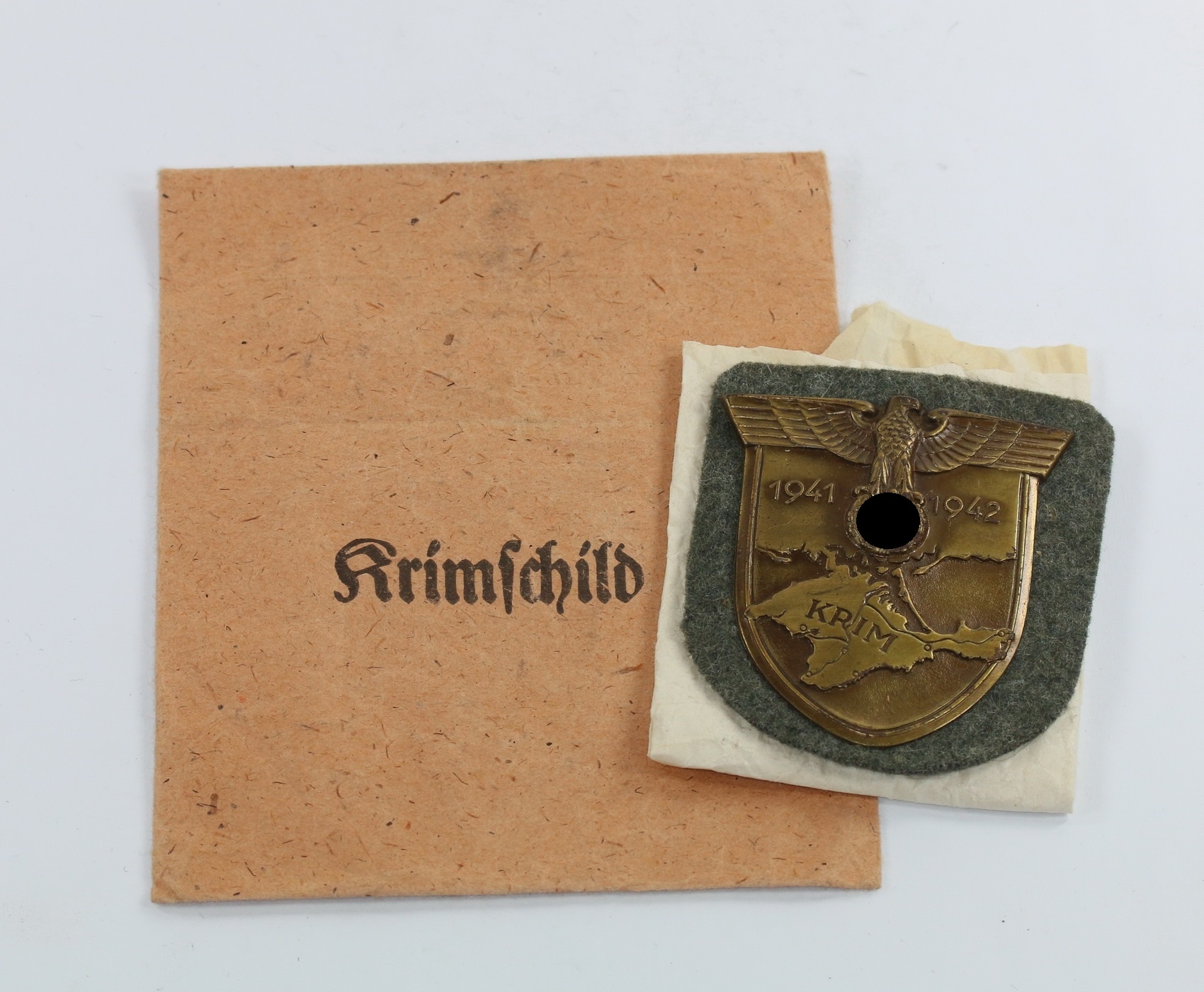 original_krimschild_auf_heeresstoff_in_verleihungst_te_friedrich_orth_1__1 Krimschild auf Heeresstoff, in Verleihungstüte, Friedrich Orth – Bild 1
