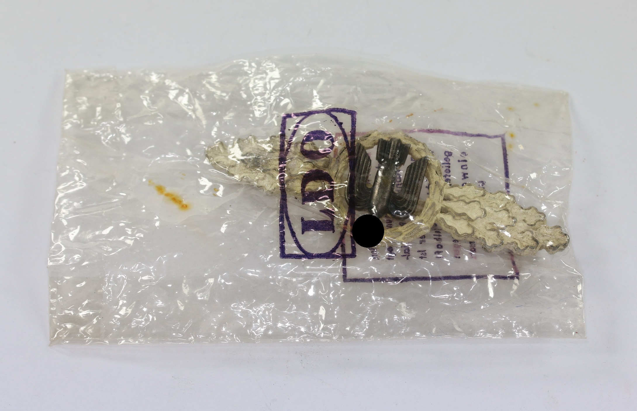Luftwaffe, Frontflugspange für Kampfflieger in Silber, FLL, in LDO Cellophan Tüte – Bild 1