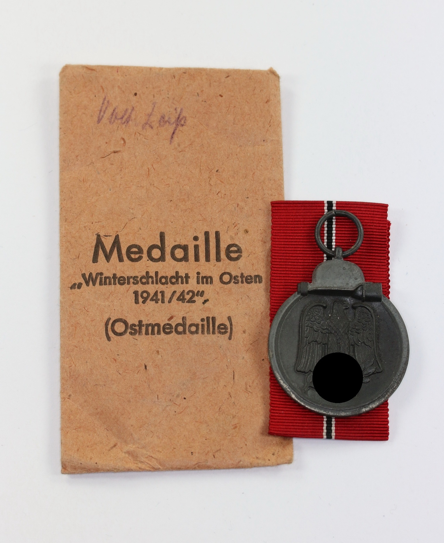  Ostmedaille, Hst. 3, in Verleihungstüte Wilhelm Deumer Lüdenscheid – Bild 1