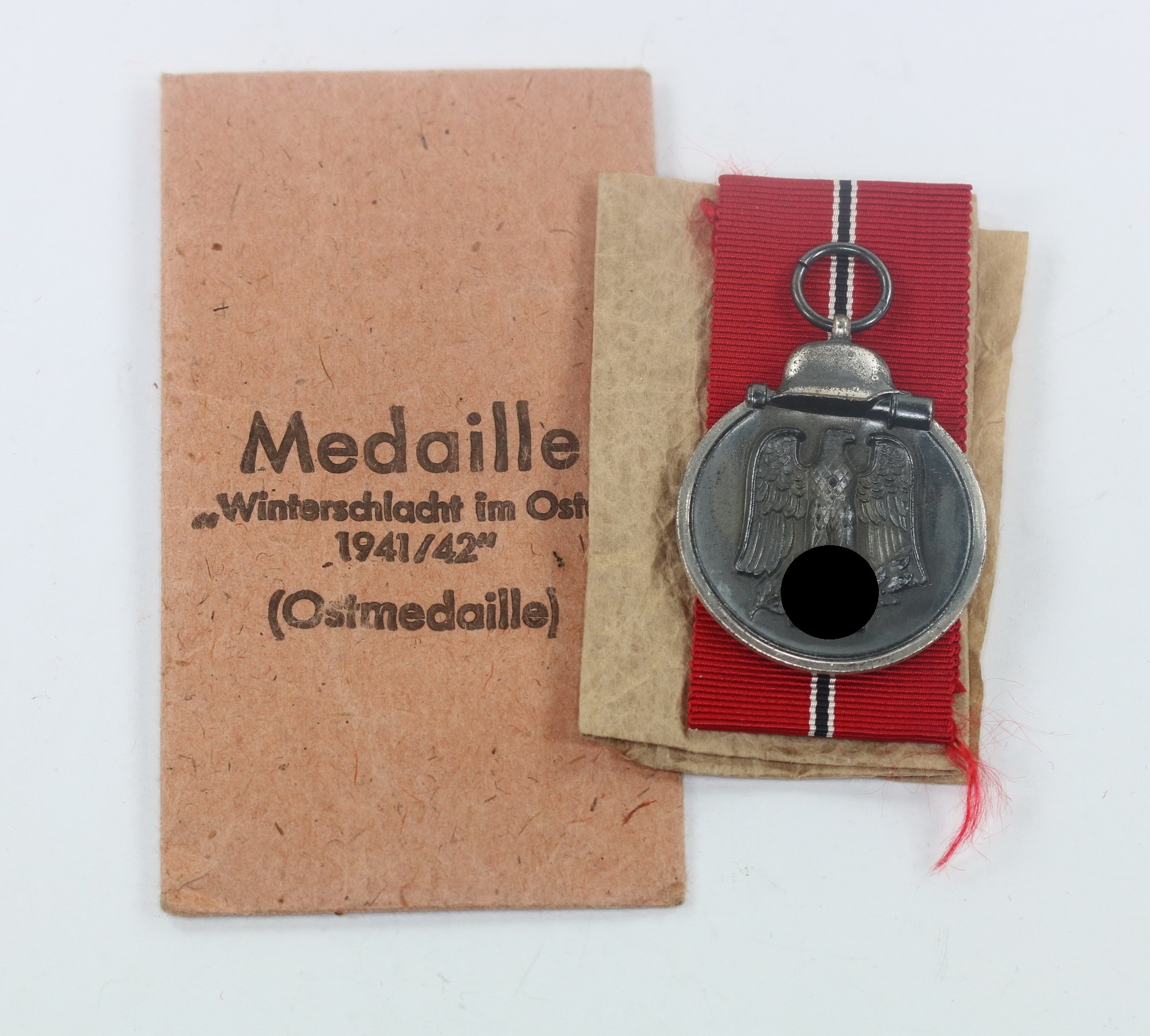  Ostmedaille, Hst. 65, in Verleihungstüte Klein & Quenzer A.G. Oberstein – Bild 1