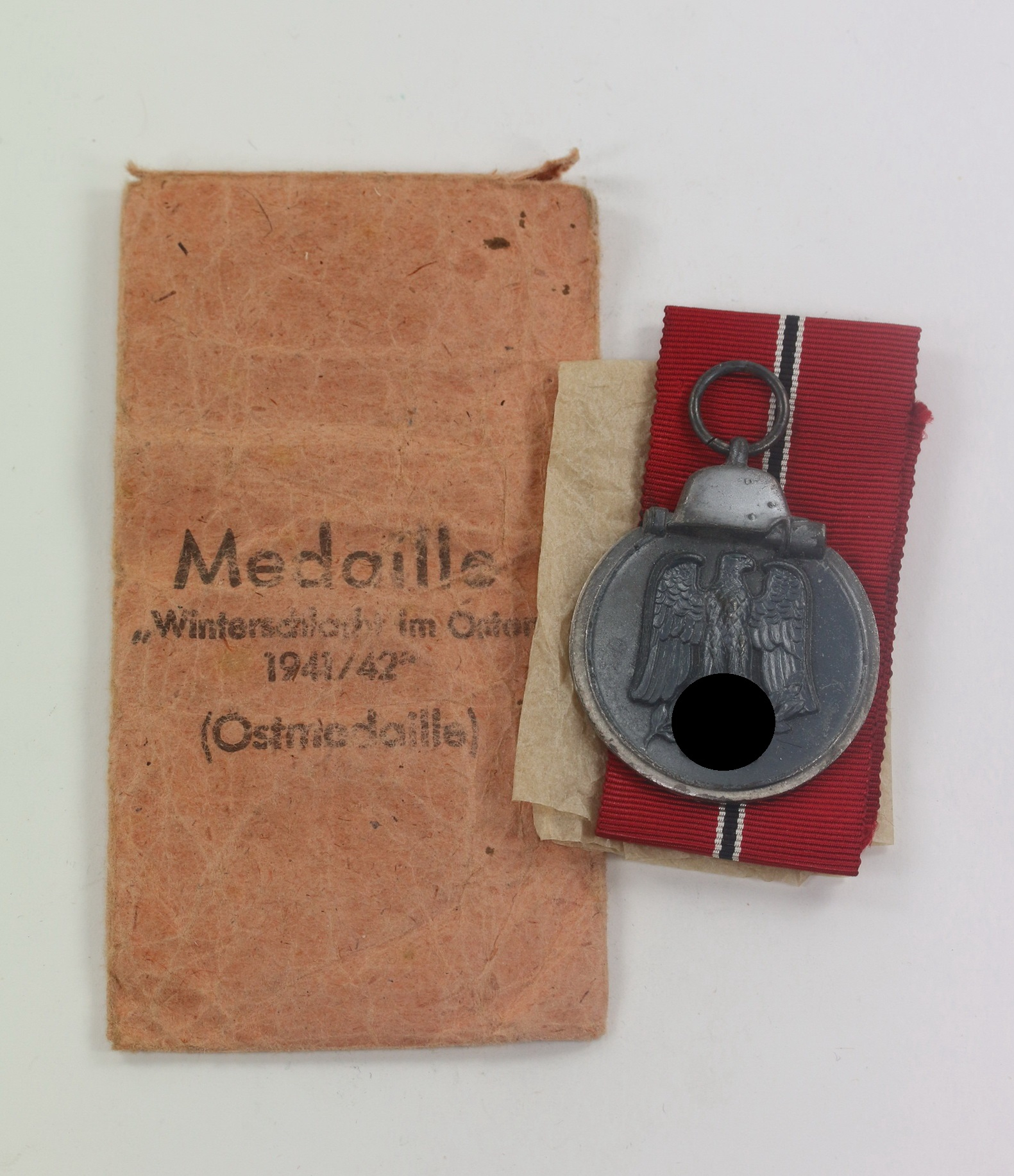 Ostmedaille, in Verleihungstüte E. Fred. Wiedmann Frankfurt a. M. S10 – Bild 1