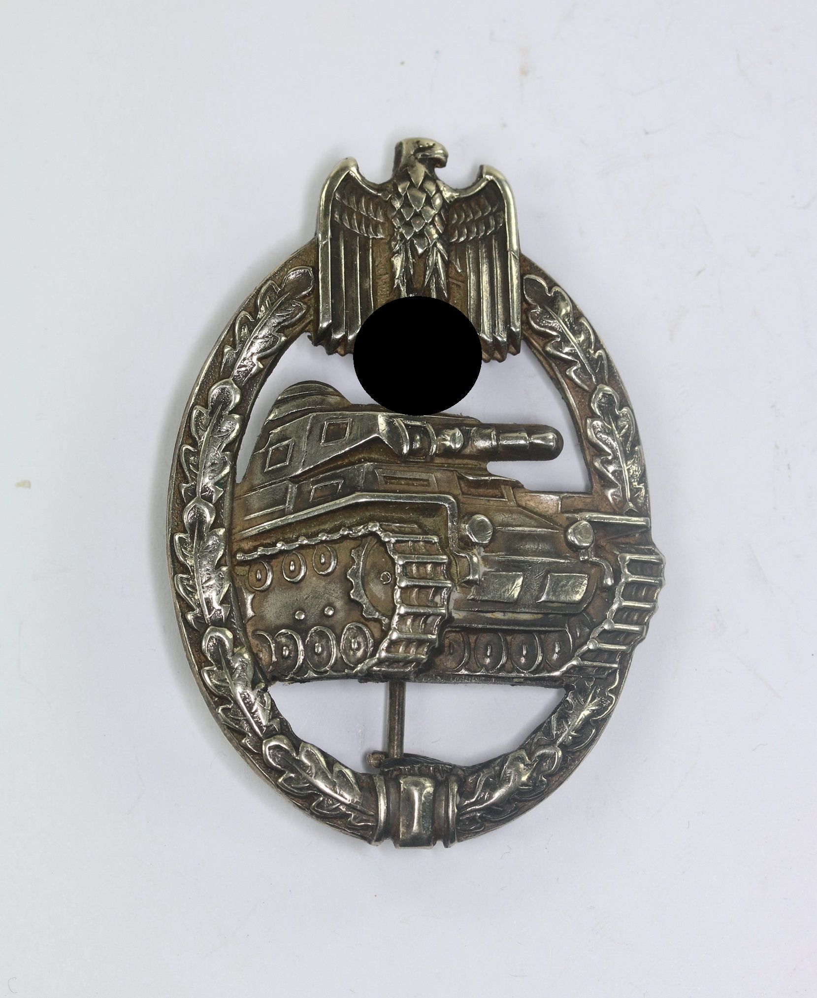 Panzerkampfabzeichen in Silber, C.E. Juncker, Neusilber, Porsche Variante "Cut Out"  – Bild 1