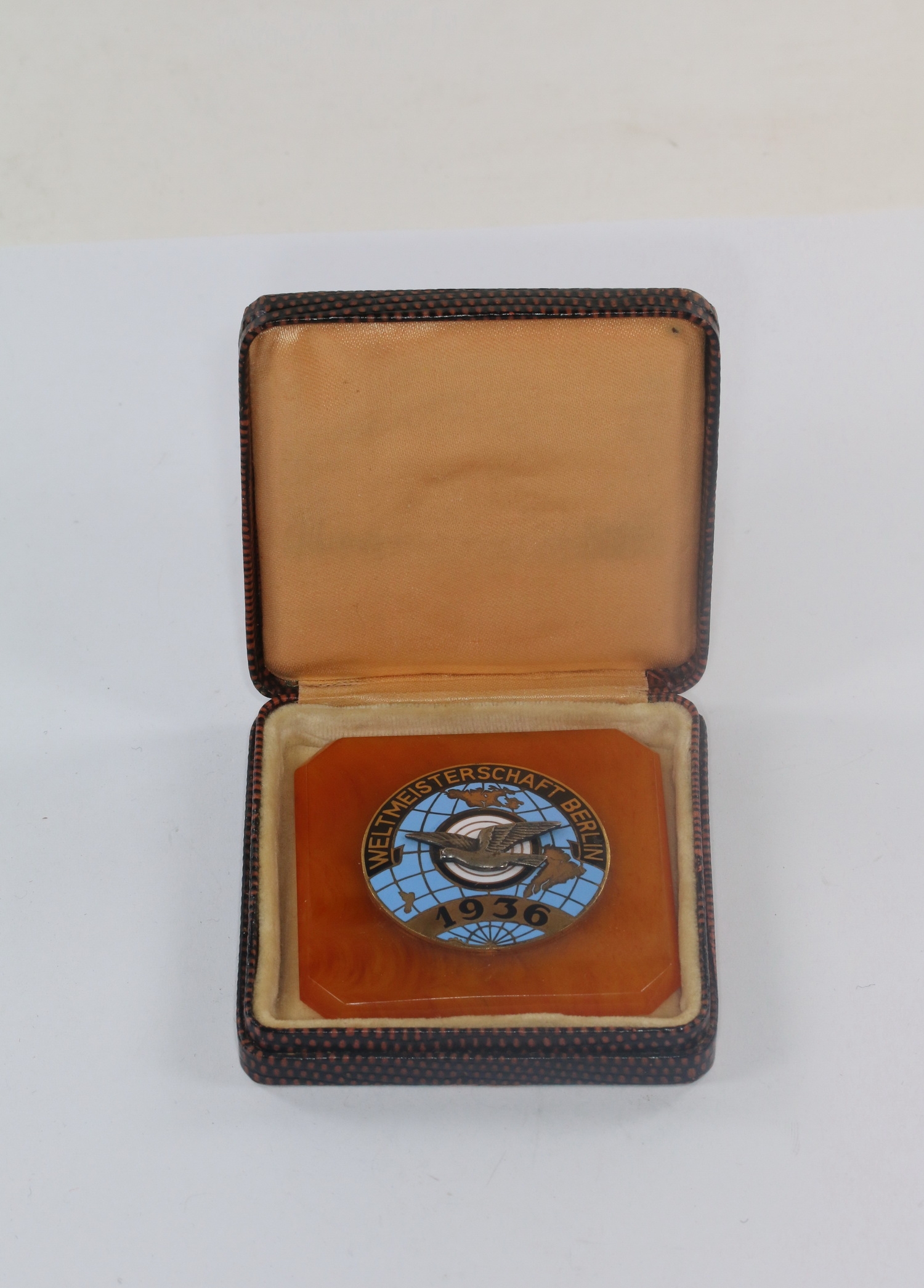 plakette_tontauben_schiessen_weltmeisterschaft_1936_im_etui_1_ Plakette, Tontauben Schiessen, Weltmeisterschaft 1936, im Etui – Bild 1