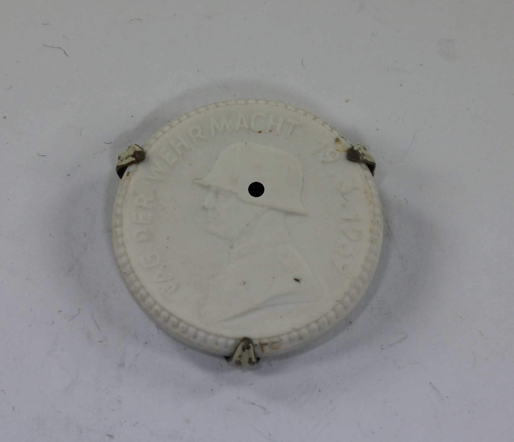 porzellan_abzeichen_tag_der_wehrmacht_19 Porzellan Abzeichen, "Tag der Wehrmacht 19.3.1939" – Bild 1