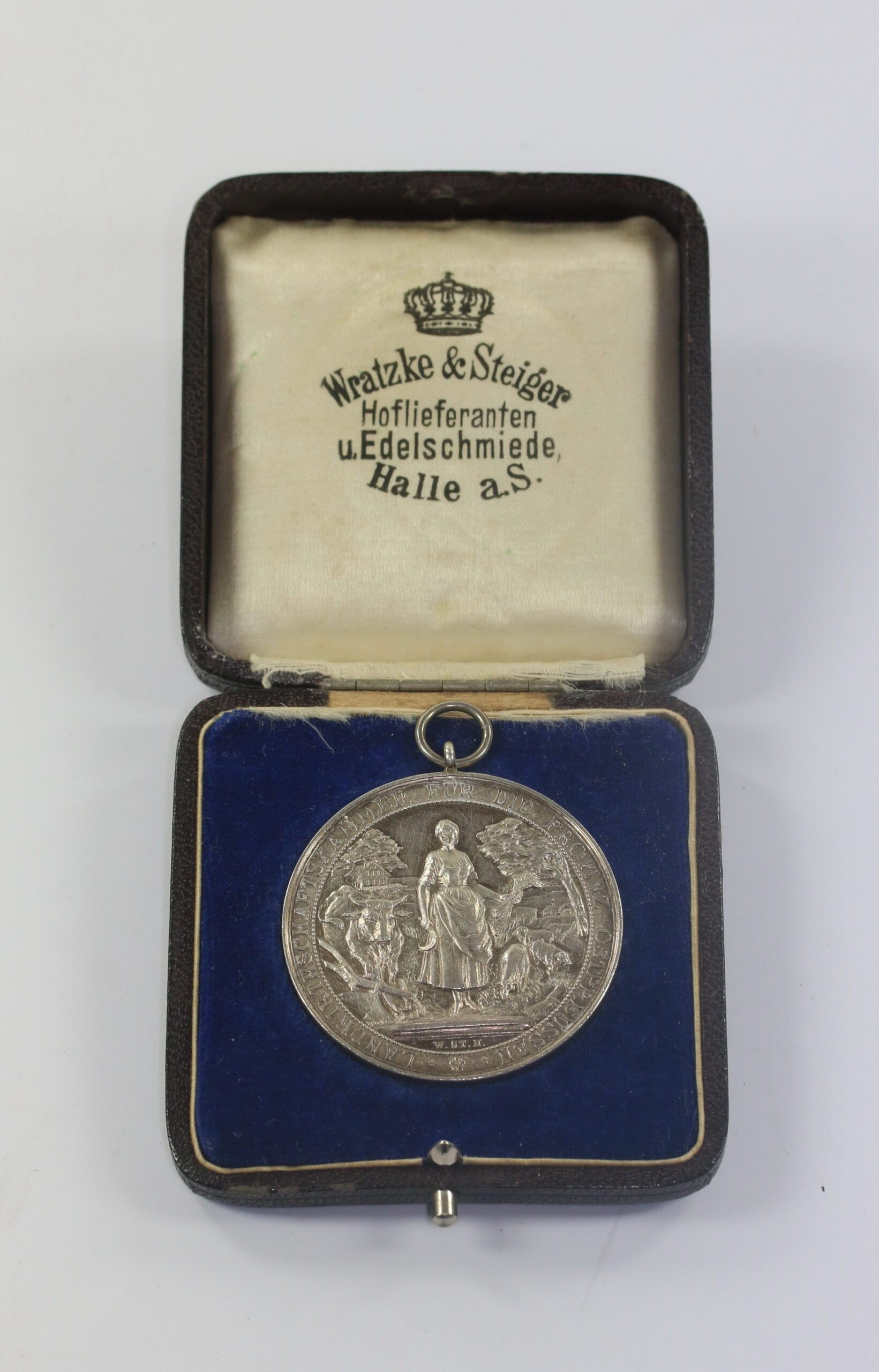 preu_en_medaille_der_landwirtschaftkammer_f_r_die_provonz_ostpreu_en_f_r_langj_hrige_treue_dienste_im_etui_1_ Preußen, Medaille der Landwirtschaftkammer für die Provonz Ostpreußen, Für langjährige treue Dienste, im Etui – Bild 1