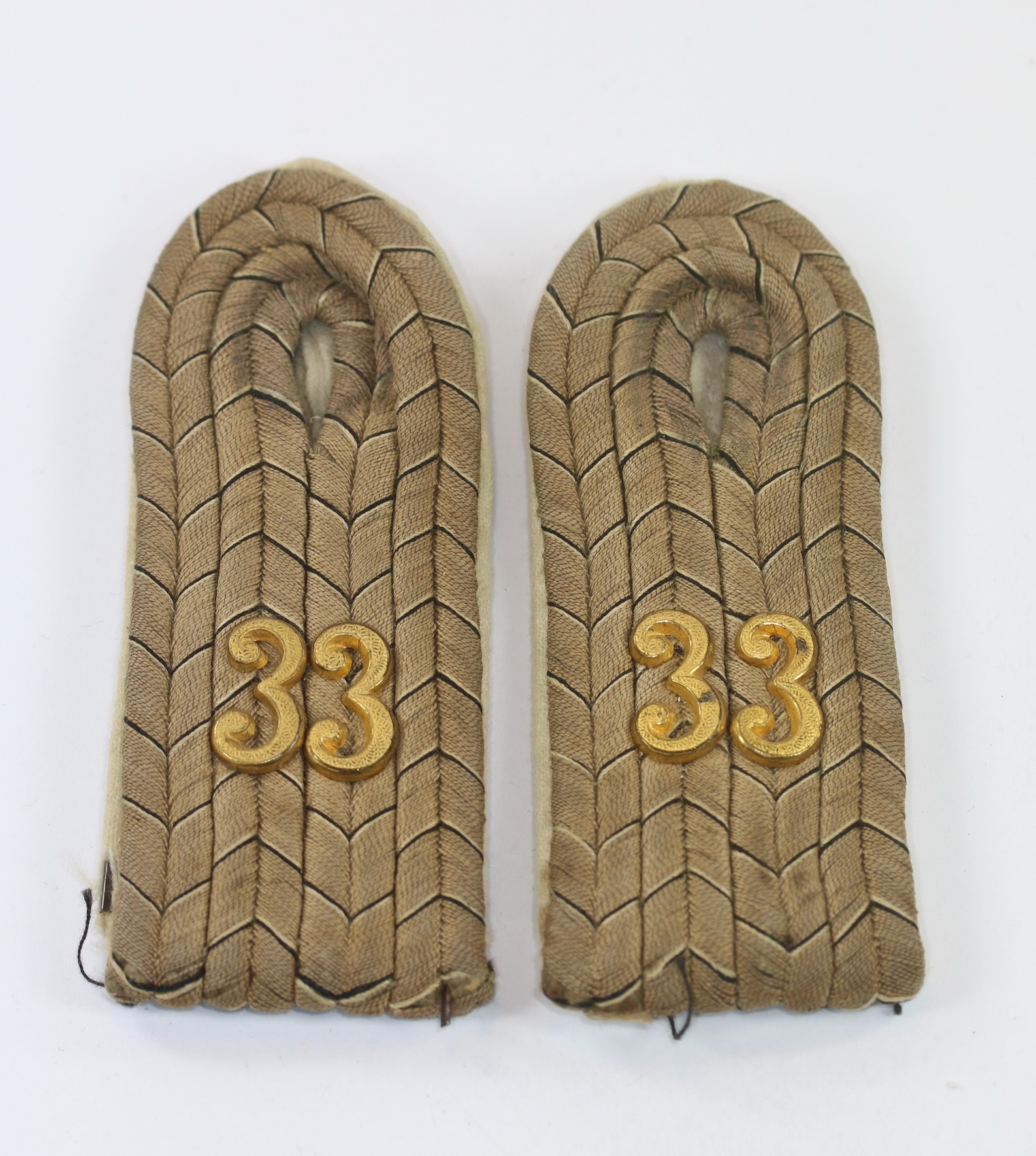 Preußen, Paar Schulterklappen für einen Leutnant im Füsilier-Regiment - Graf Roon (Ostpreußisches) Nr. 33 – Bild 1