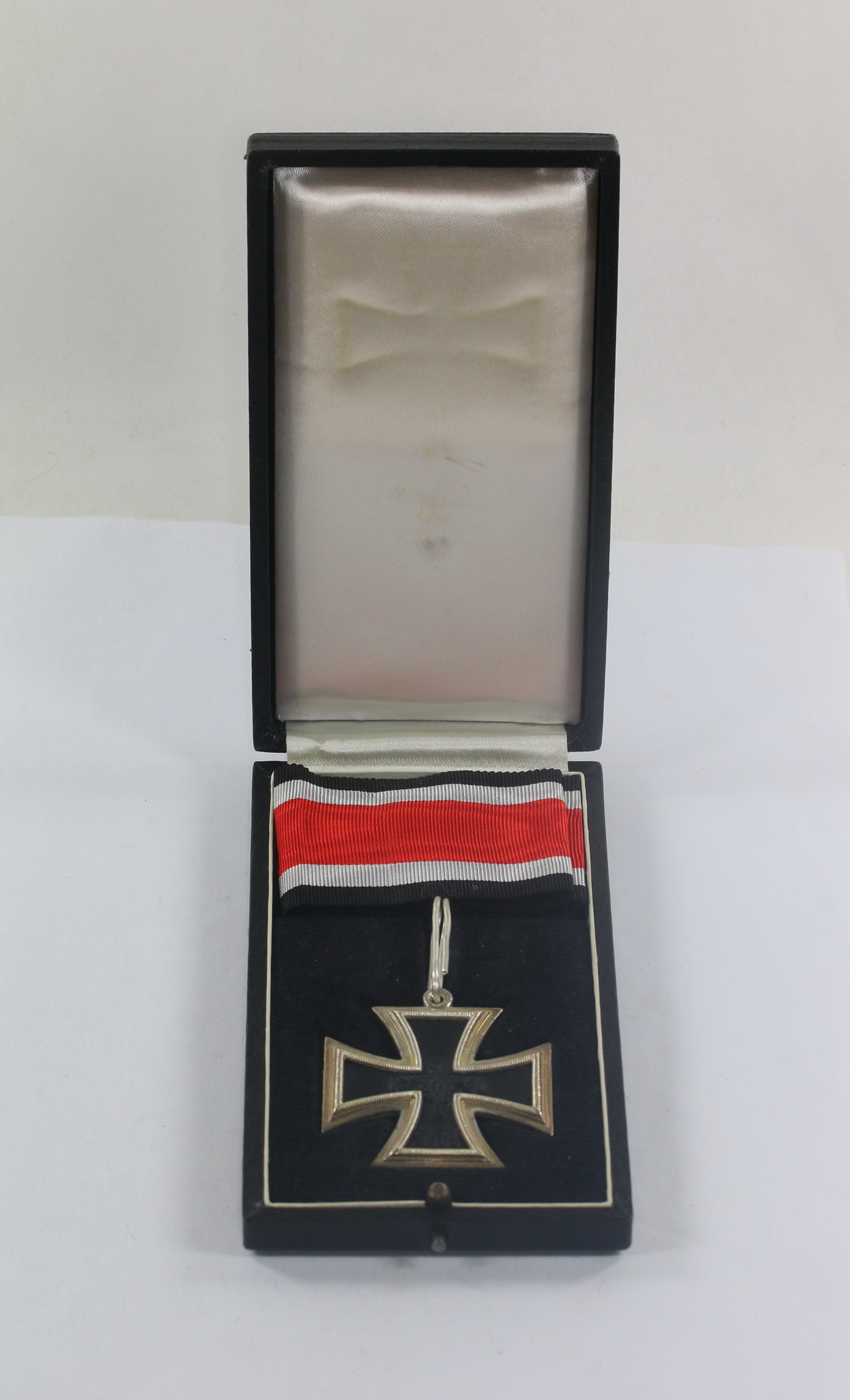 ritterkreuz_des_eisernen_kreuzes_1957_steinhauer_l_ck_im_etui_leutnant_herbert_isachsen_1_ Ritterkreuz des Eisernen Kreuzes 1957, Steinhauer & Lück, im Etui (Leutnant Herbert Isachsen) – Bild 1