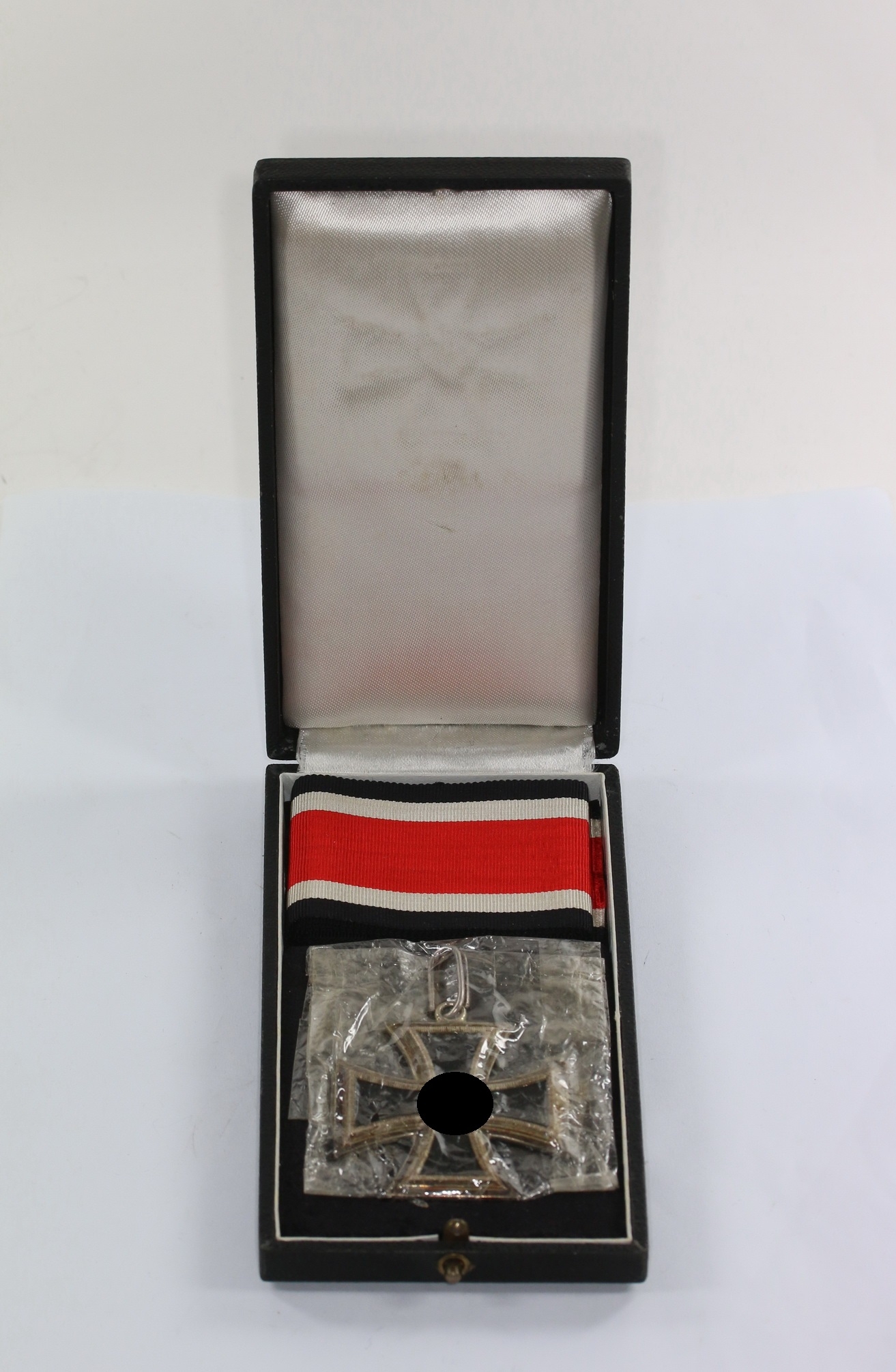 Ritterkreuz des Eisernen Kreuzes, Hst. 2, in Cellophan, im Etui – Bild 1