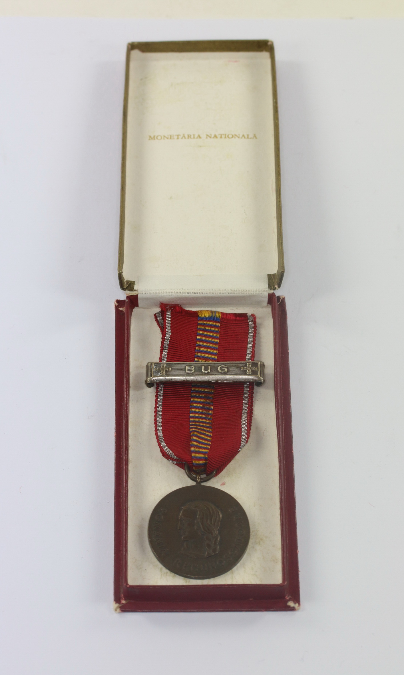 rum_nien_medaille_kreuzzug_gegen_den_kommunismus_mit_gefechtsspange_bug_im_etui_1_ Rumänien, Medaille Kreuzzug gegen den Kommunismus, mit Gefechtsspange "Bug", im Etui – Bild 1