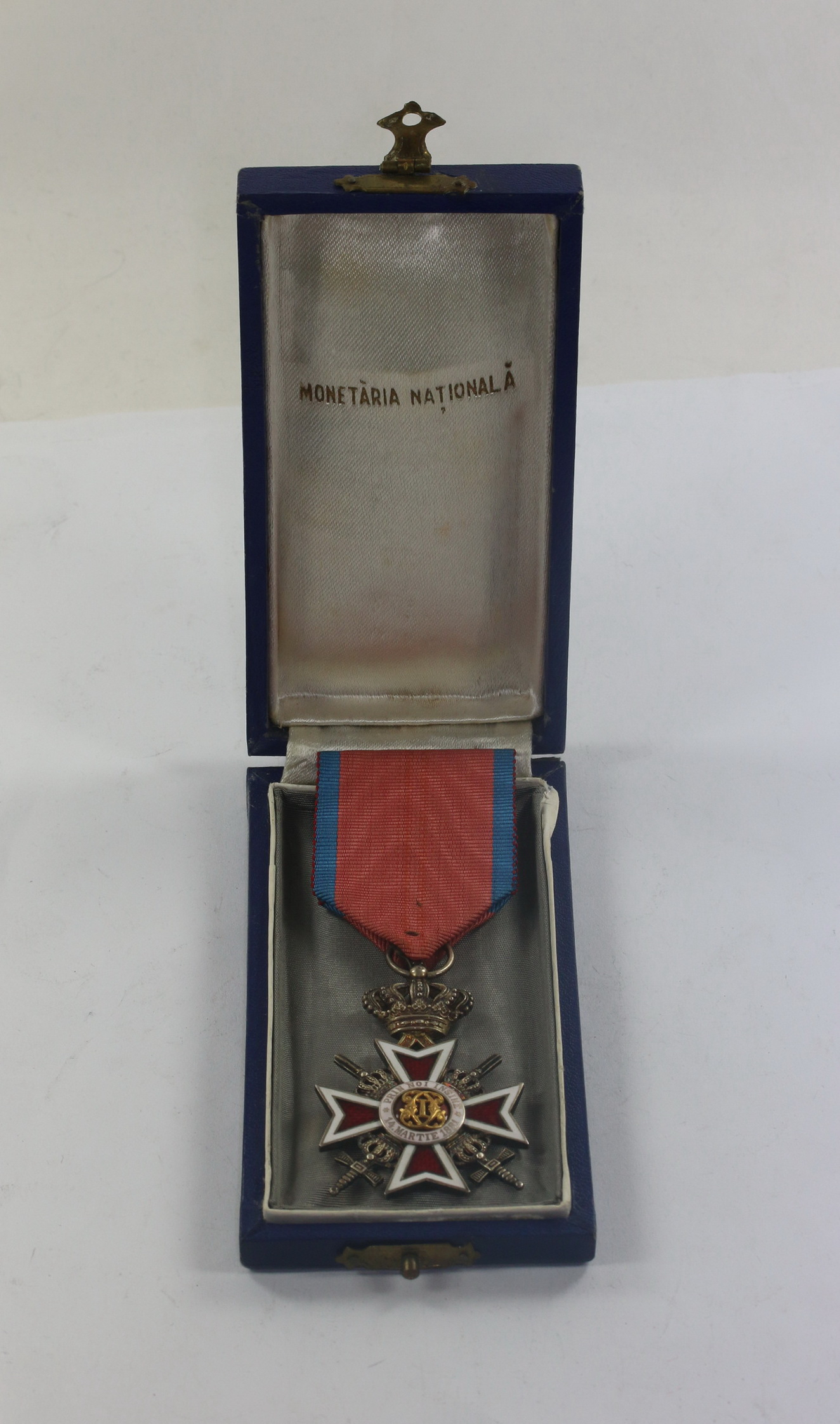 Rumänien, Ritterkreuz des Orden der Krone, 2. Modell mit Schwertern, im Etui – Bild 1