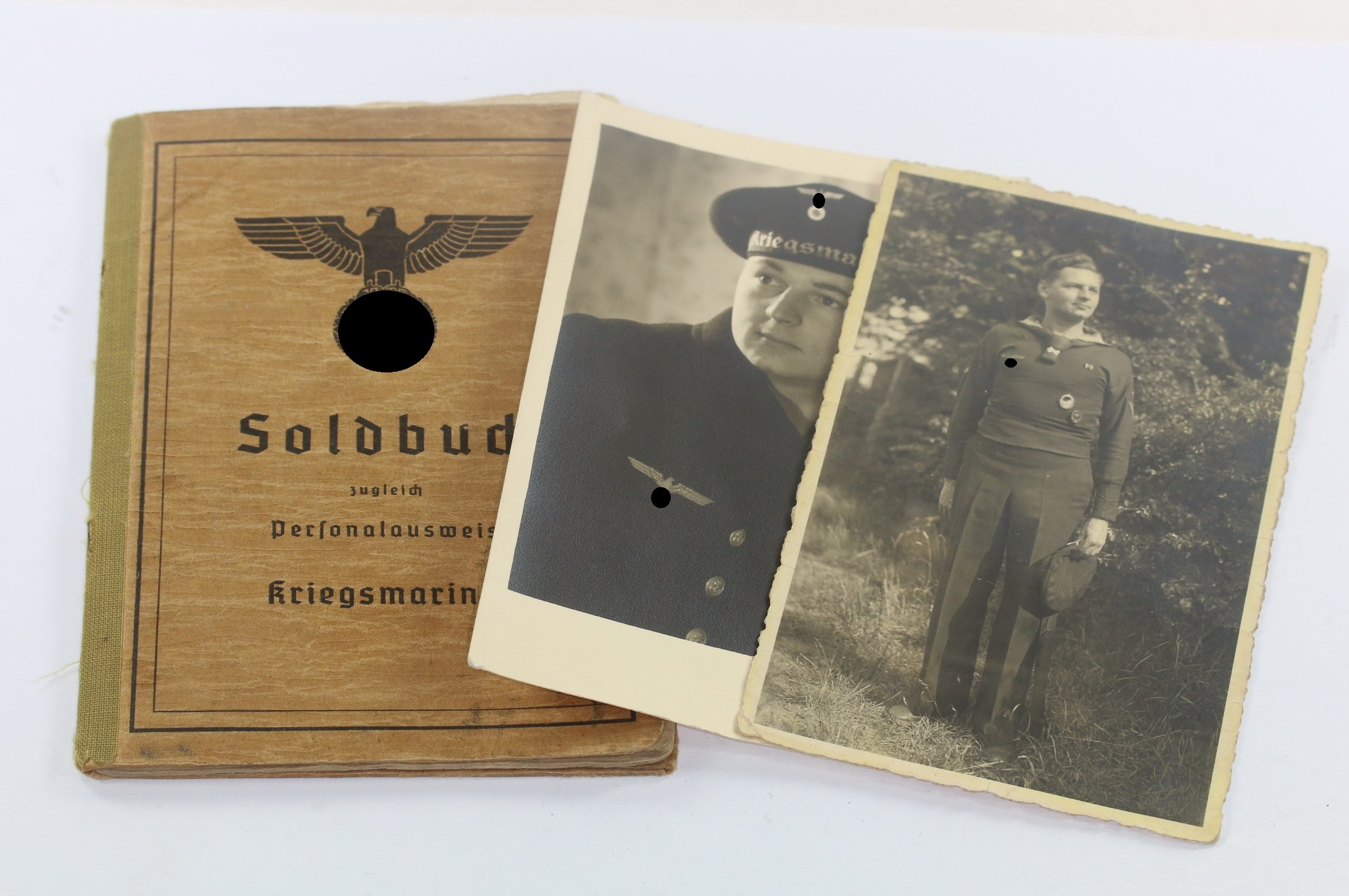 Soldbuch + Erkennungsmarke + Fotos, Zerstörer- und Minensucherabzeichen – Bild 1