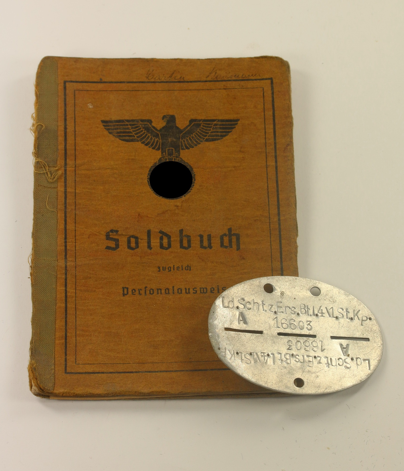 Soldbuch + Erkenungsmarke Landesschützen Ersatz Bataillon 4 (Glauchau) – Bild 1