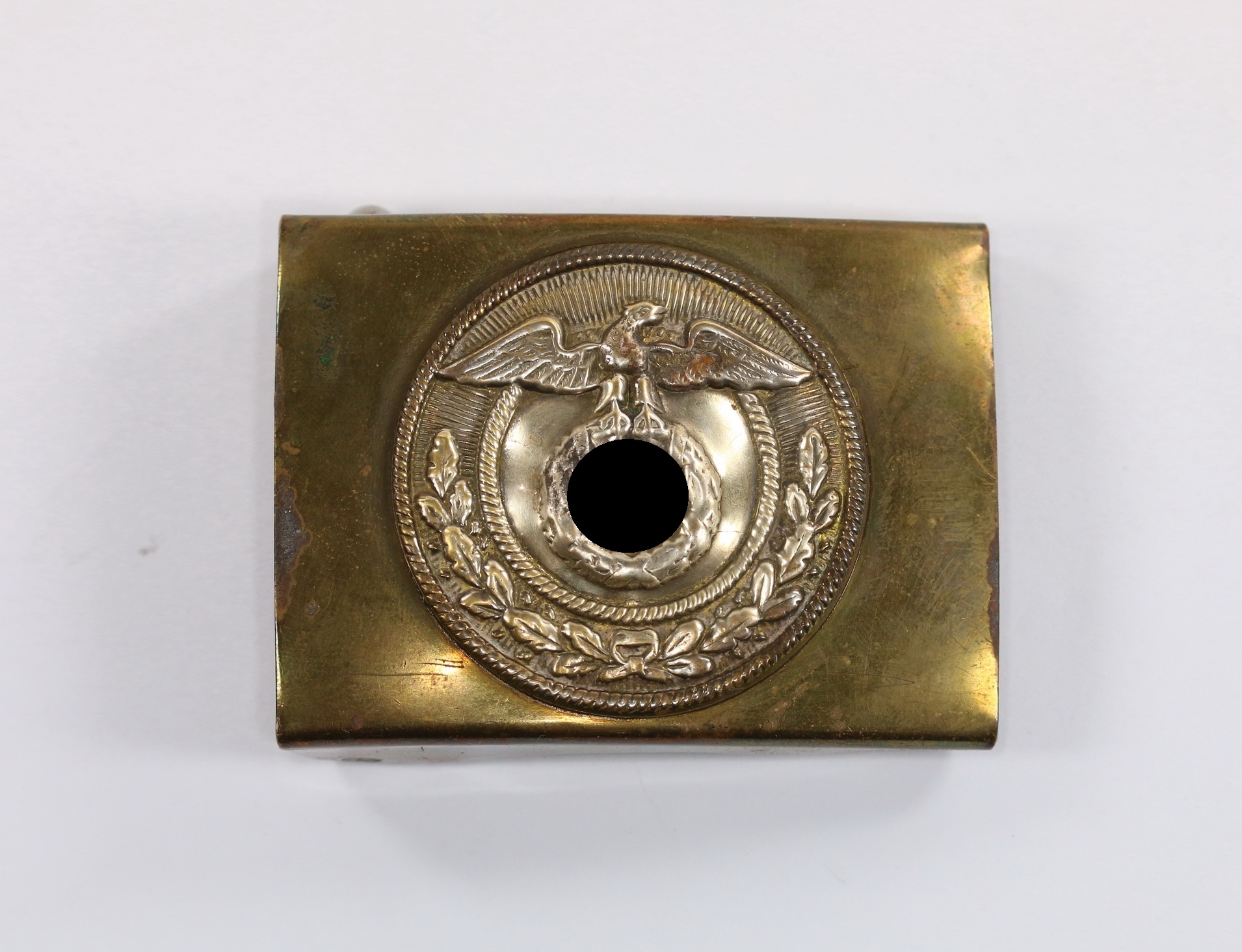 Sturm Abteilung (SA), Koppelschloss, mit auf der Spitze stehendem Hakenkreuz – Bild 1