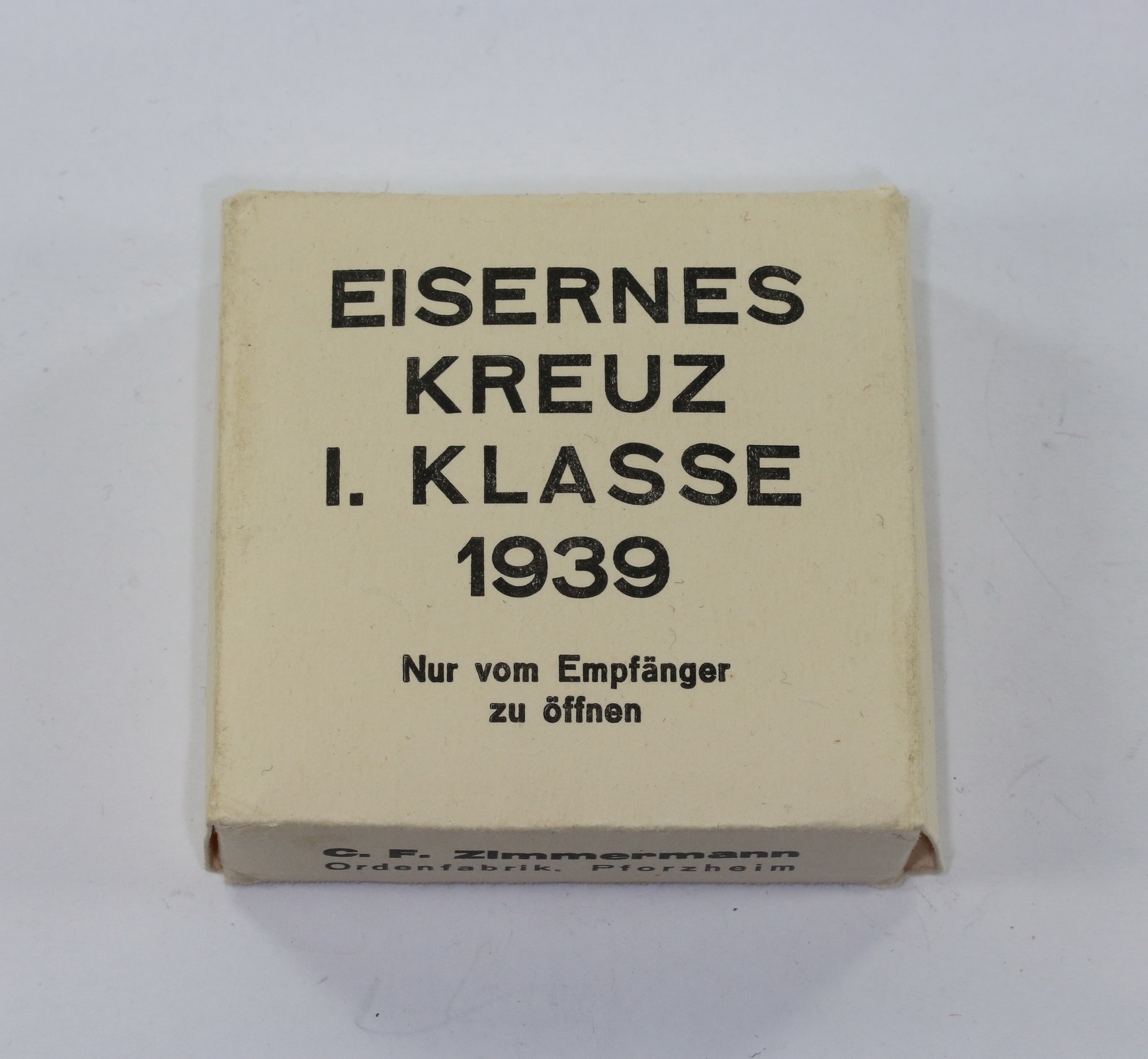 Umkarton Eisernes Kreuz 1. Klasse 1939, C.F. Zimmermann Ordensfabrik, Pforzheim – Bild 1