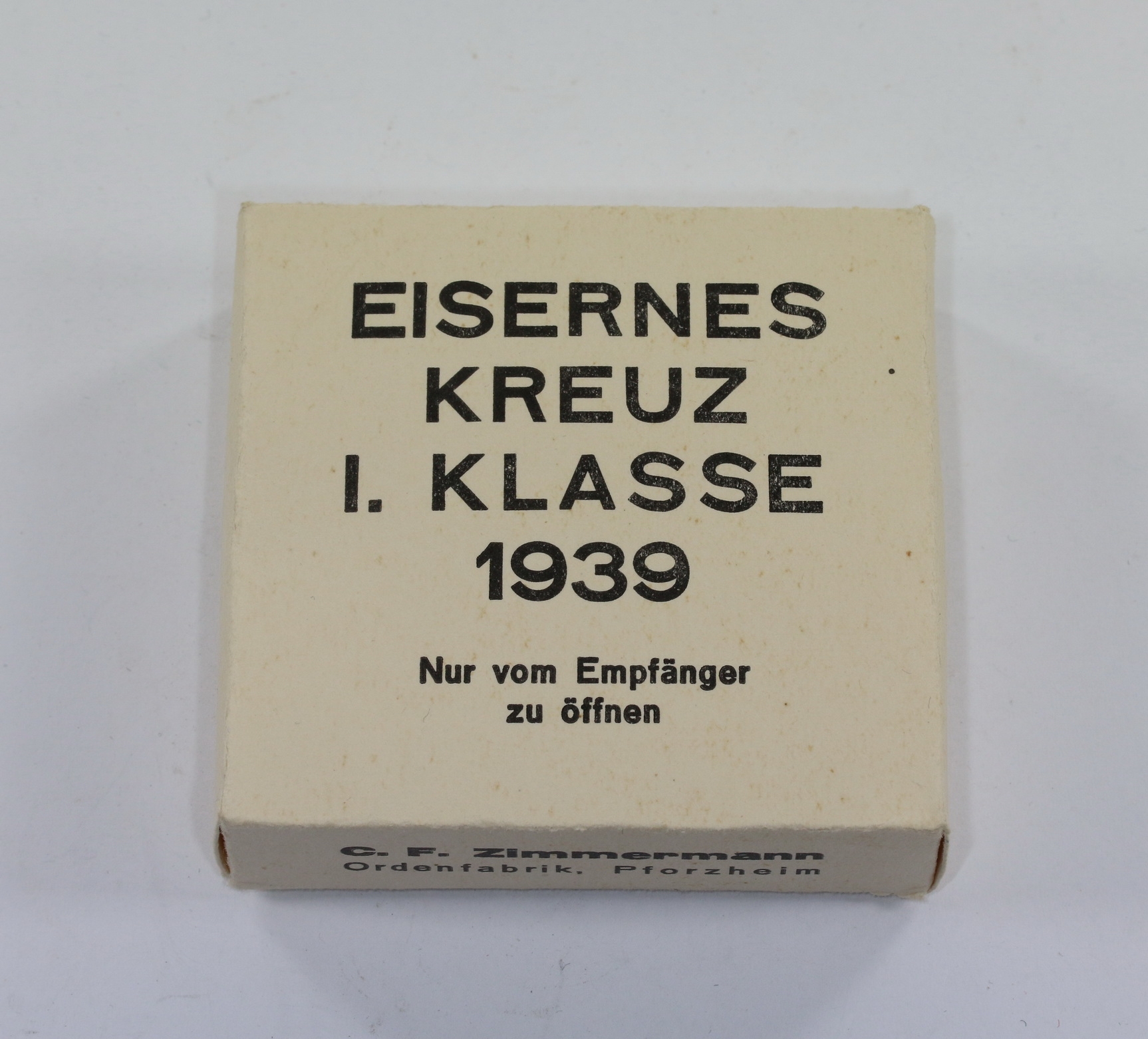 Umkarton Eisernes Kreuz 1. Klasse 1939, C.F. Zimmermann Ordensfabrik, Pforzheim – Bild 1