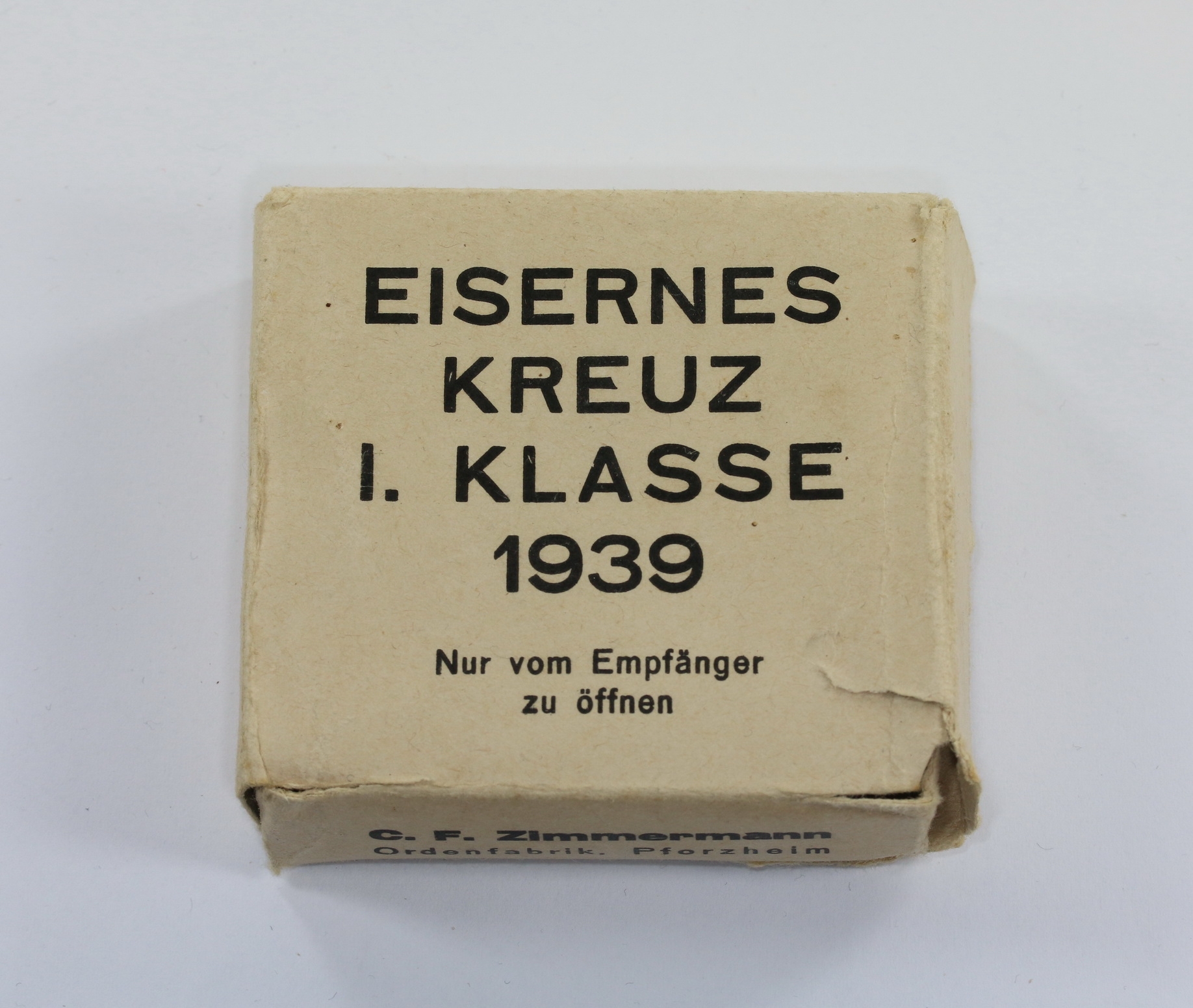 umkarton_eisernes_kreuz_1 Umkarton Eisernes Kreuz 1. Klasse 1939, C.F. Zimmermann Ordensfabrik, Pforzheim – Bild 1