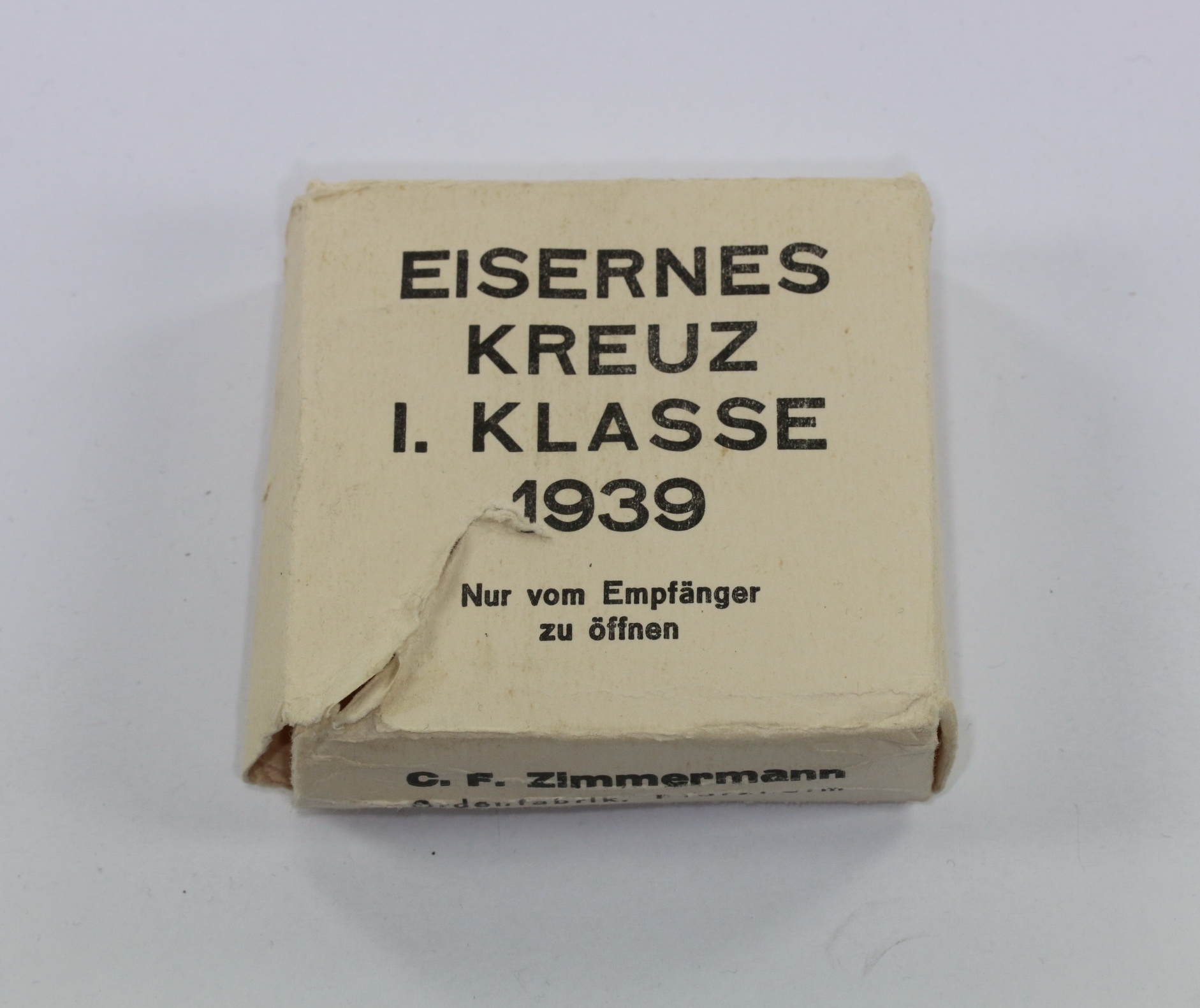Umkarton Eisernes Kreuz 1. Klasse 1939, C.F. Zimmermann Ordensfabrik, Pforzheim – Bild 1