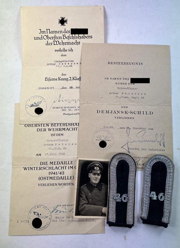 urkunden_gruppe_demjanskschild_infanterie_regiment_46_1__bildgr_e_ndern Urkunden Gruppe Demjanskschild / Infanterie Regiment 46 – Bild 1