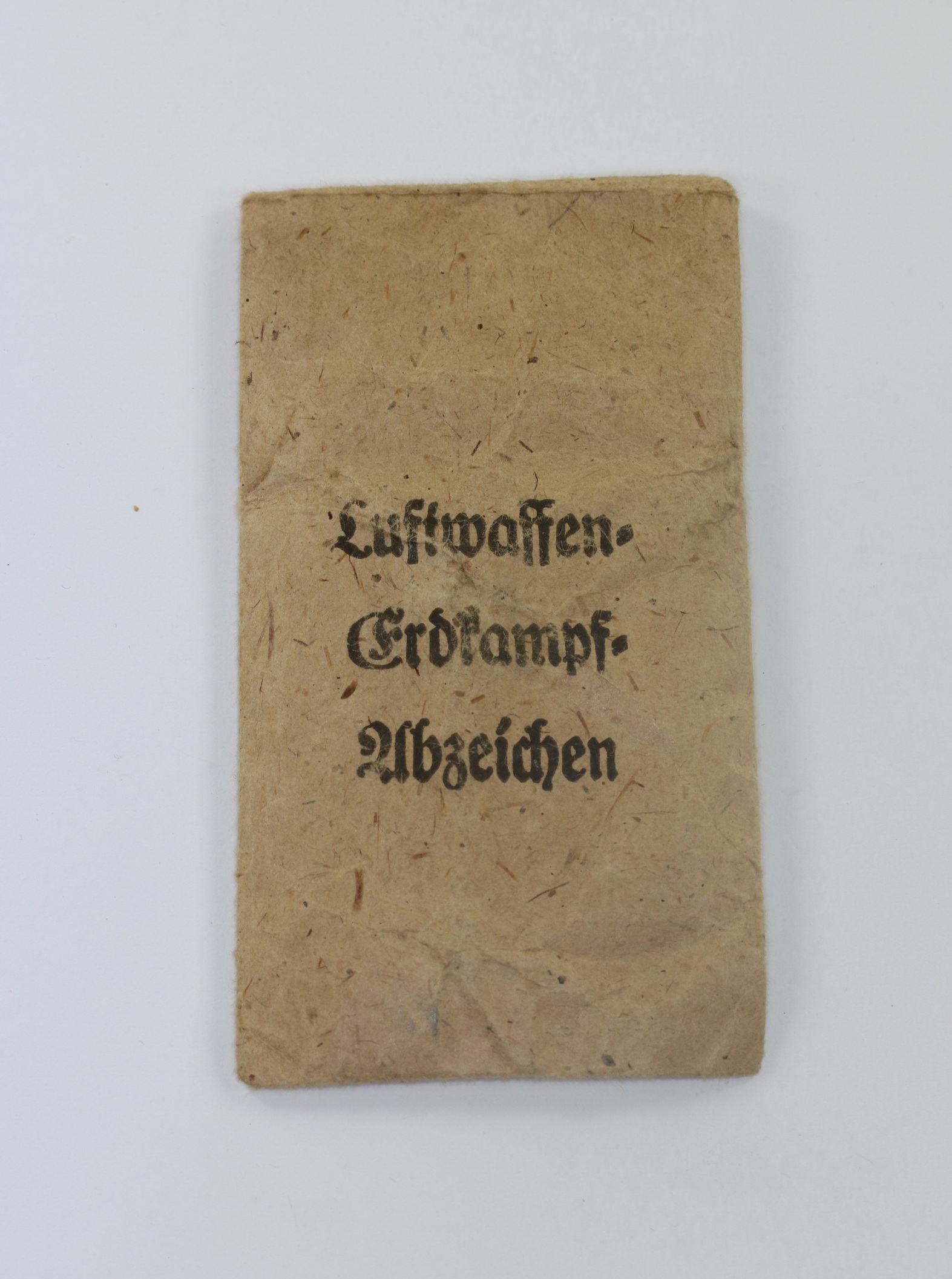 verleihungst_te_luftwaffen_erdkampfabzeichen_arno_wallpach_metallwarenfabrik_salzburg_1_ Verleihungstüte Luftwaffen Erdkampfabzeichen, Arno Wallpach Metallwarenfabrik Salzburg – Bild 1