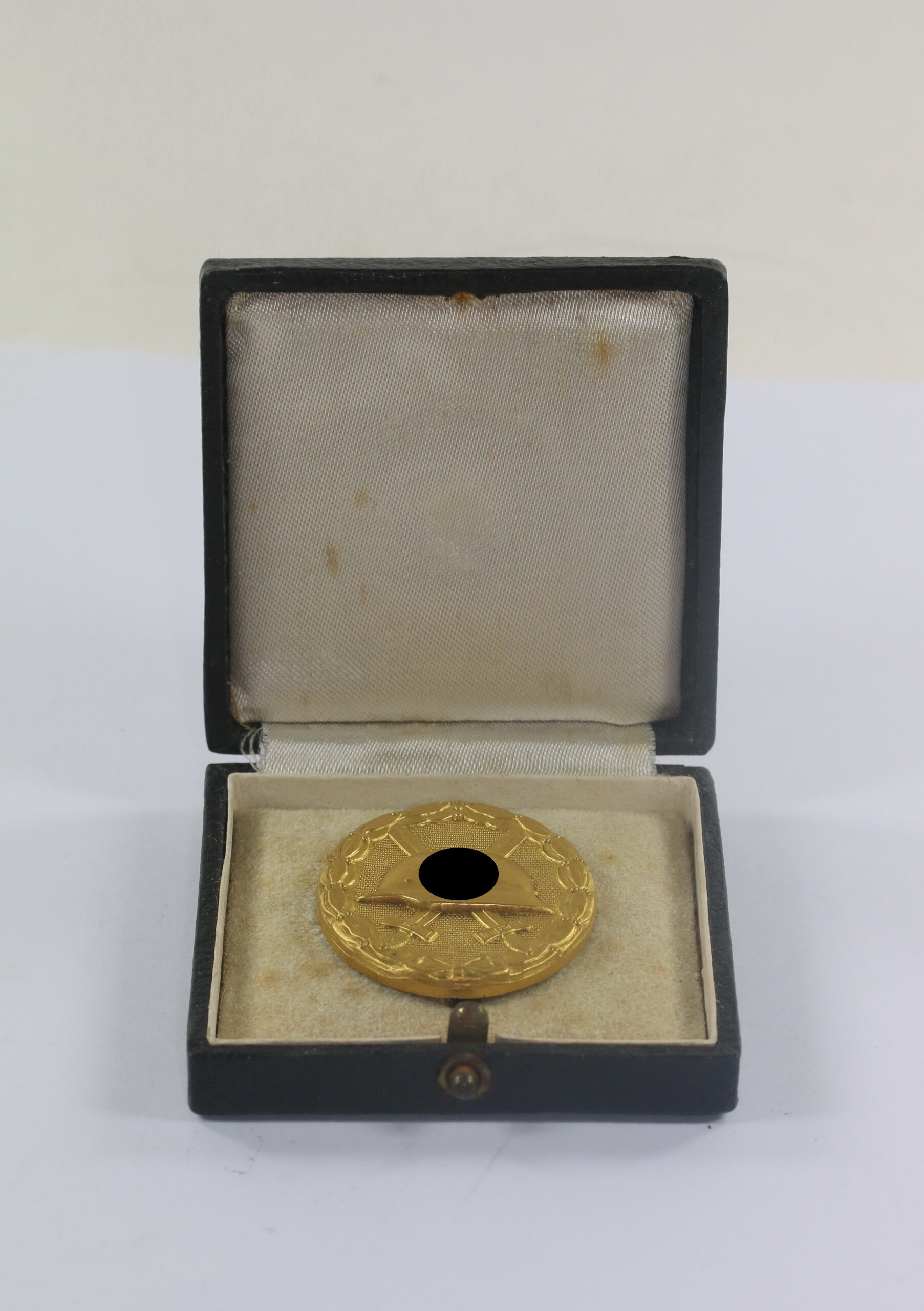 Verwundetenabzeichen in Gold 1939, Hauptmünzamt Wien, im Etui Hauptmünzamt Wien III. – Bild 1