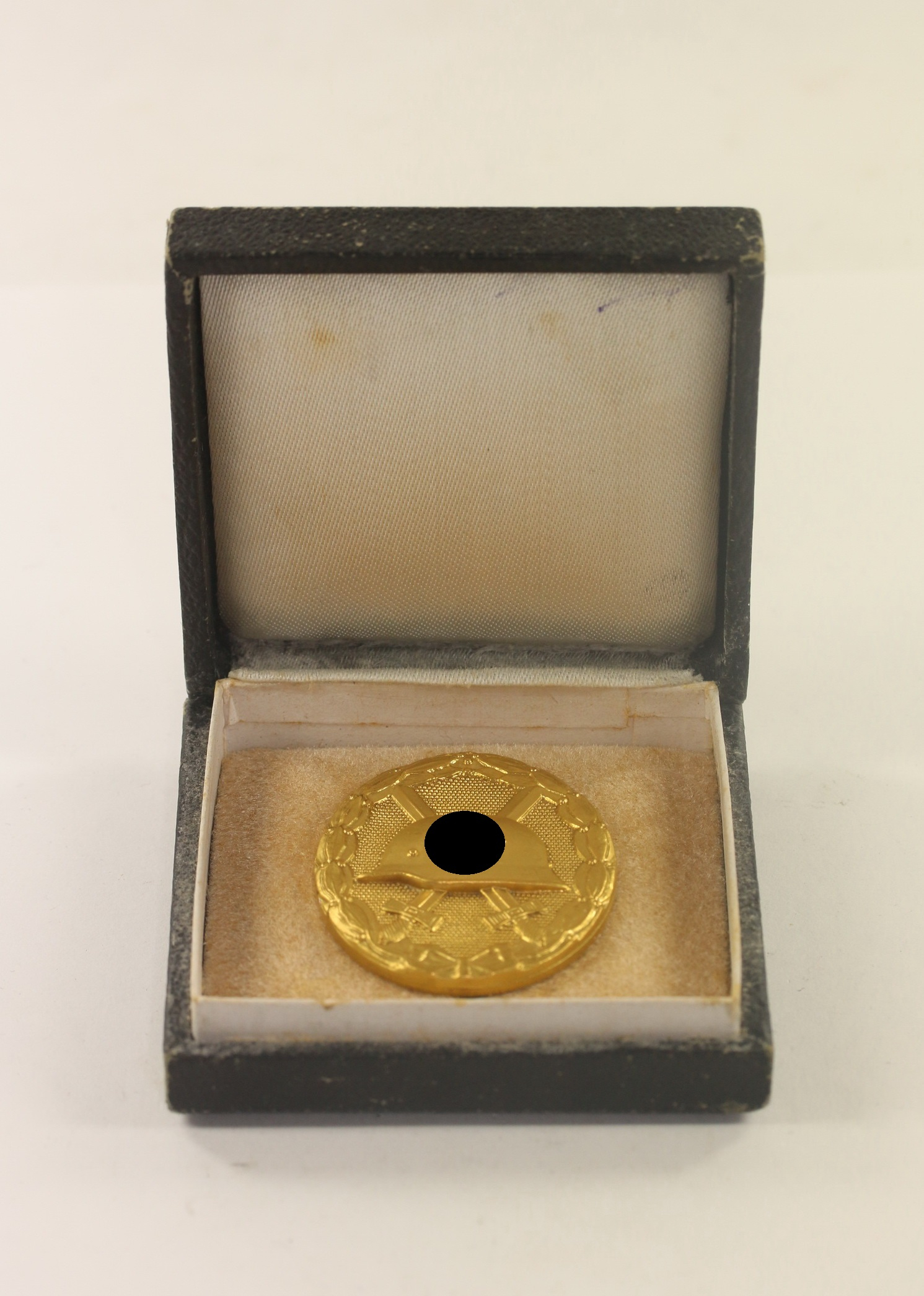 verwundetenabzeichen_in_gold_1939_hst Verwundetenabzeichen in Gold 1939, Hst. 30 (Hauptmünzamt Wien), im Etui – Bild 1
